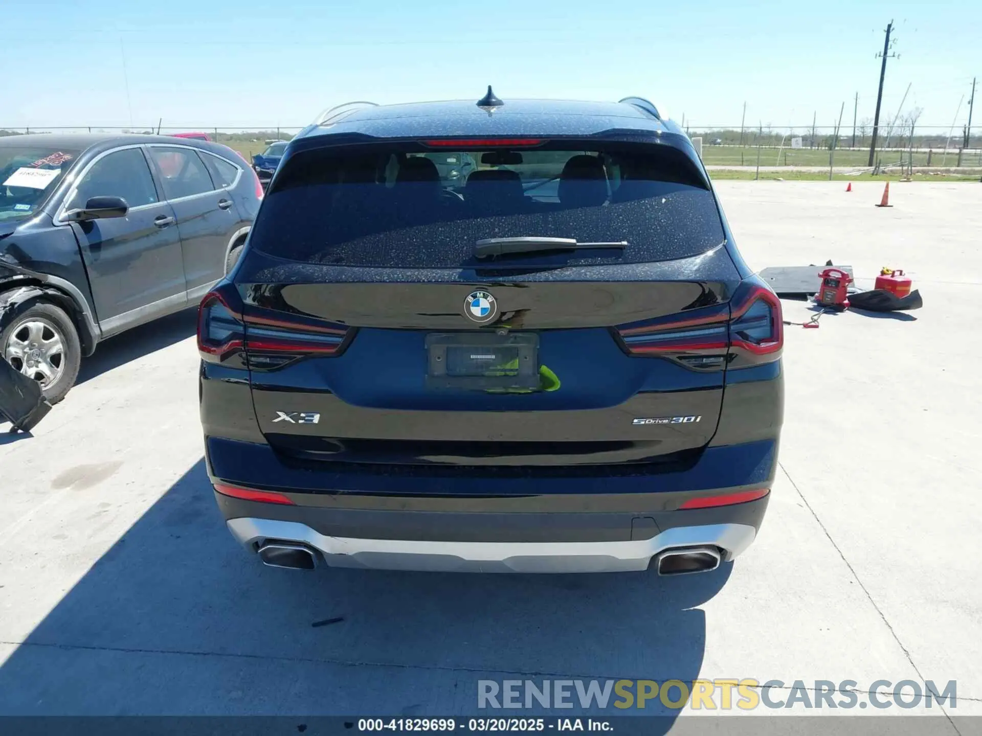 16 Photograph of a damaged car 5UX43DP05N9N12473 BMW X3 2022