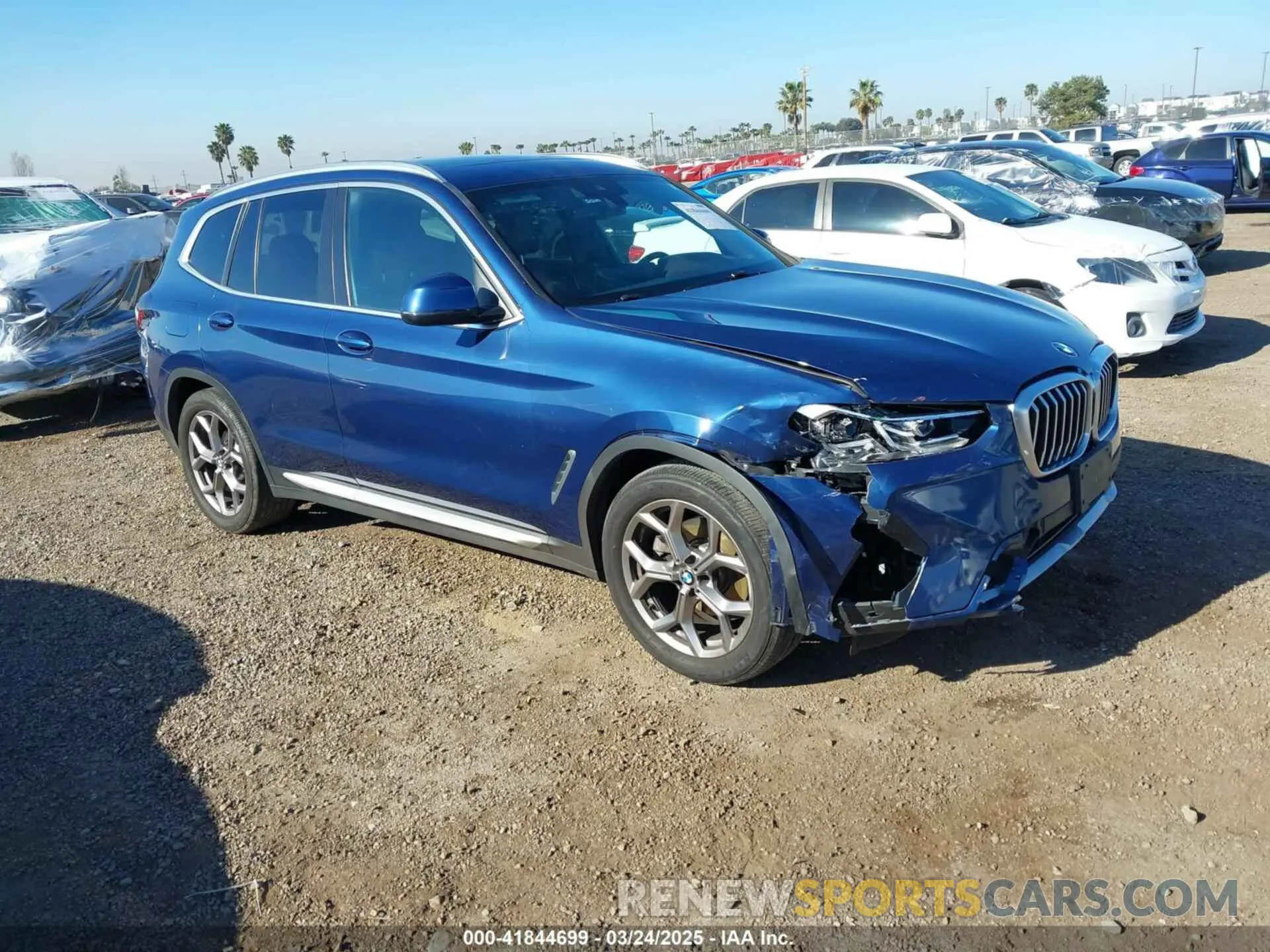 1 Photograph of a damaged car 5UX43DP06N9K69322 BMW X3 2022