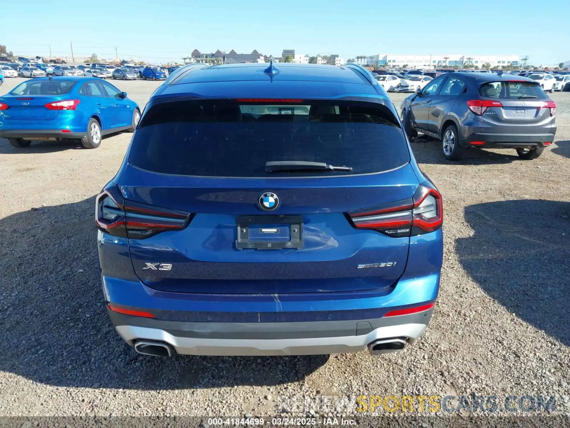 17 Photograph of a damaged car 5UX43DP06N9K69322 BMW X3 2022
