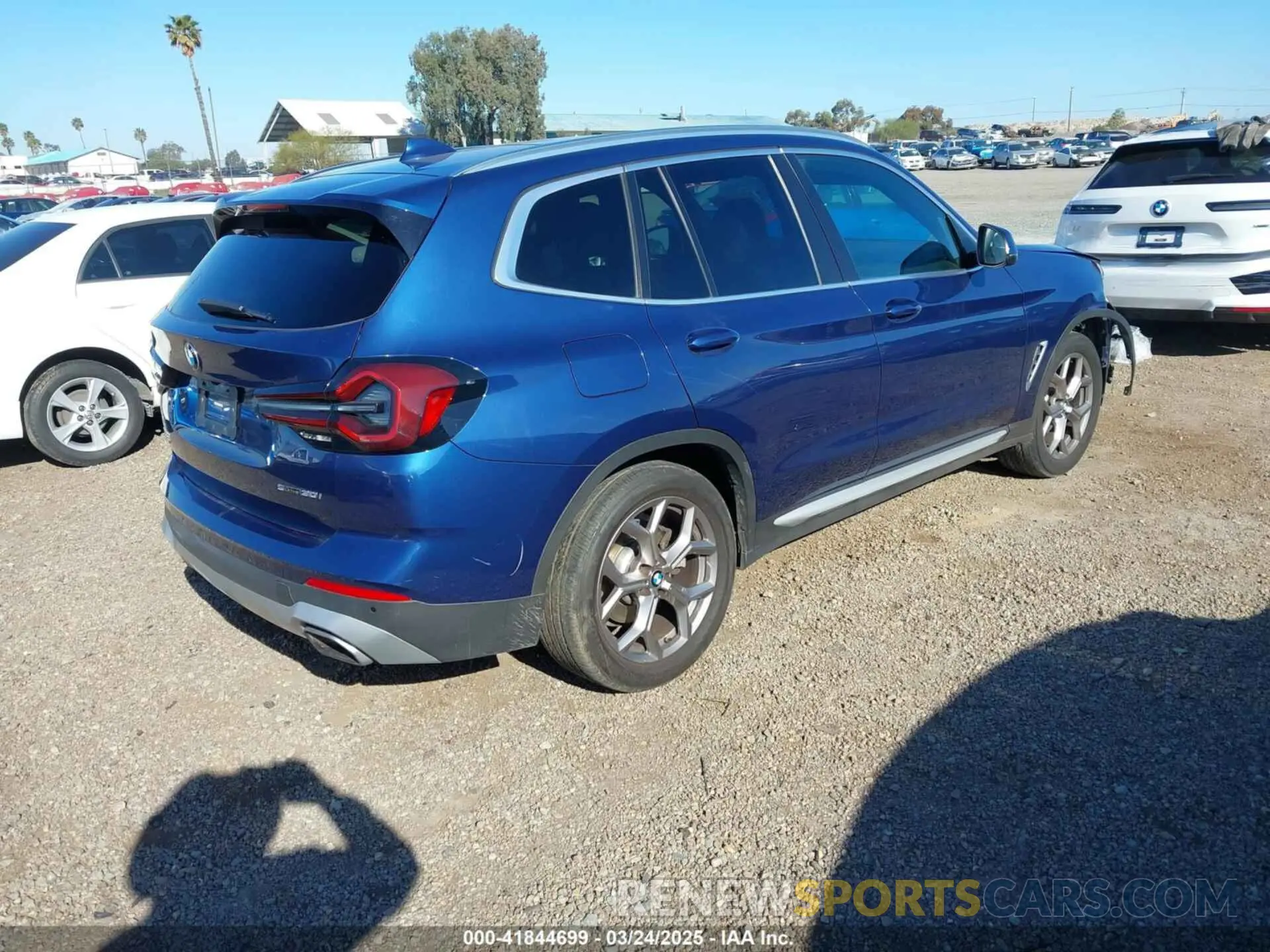 4 Photograph of a damaged car 5UX43DP06N9K69322 BMW X3 2022