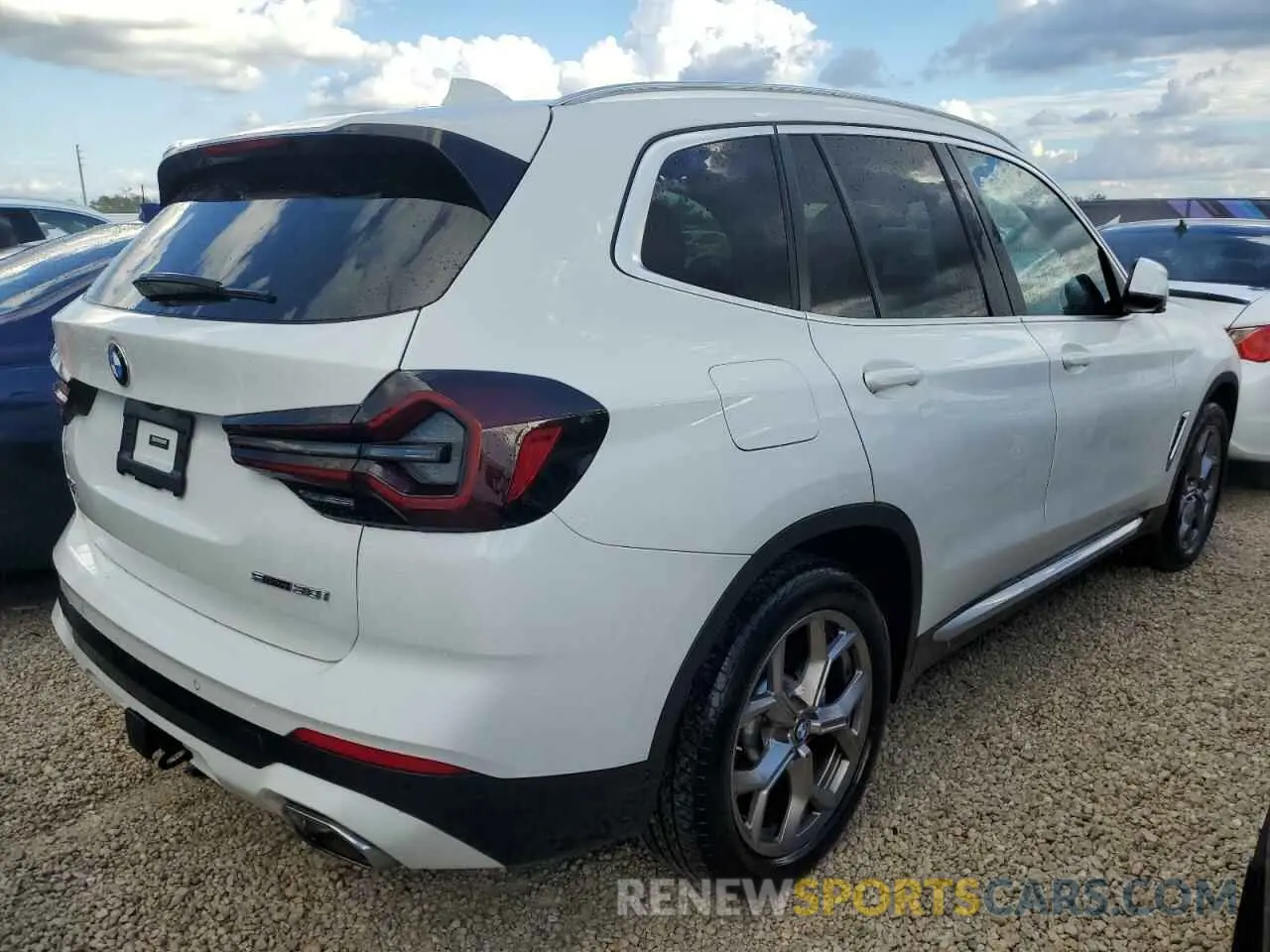 4 Photograph of a damaged car 5UX43DP07N9L72958 BMW X3 2022