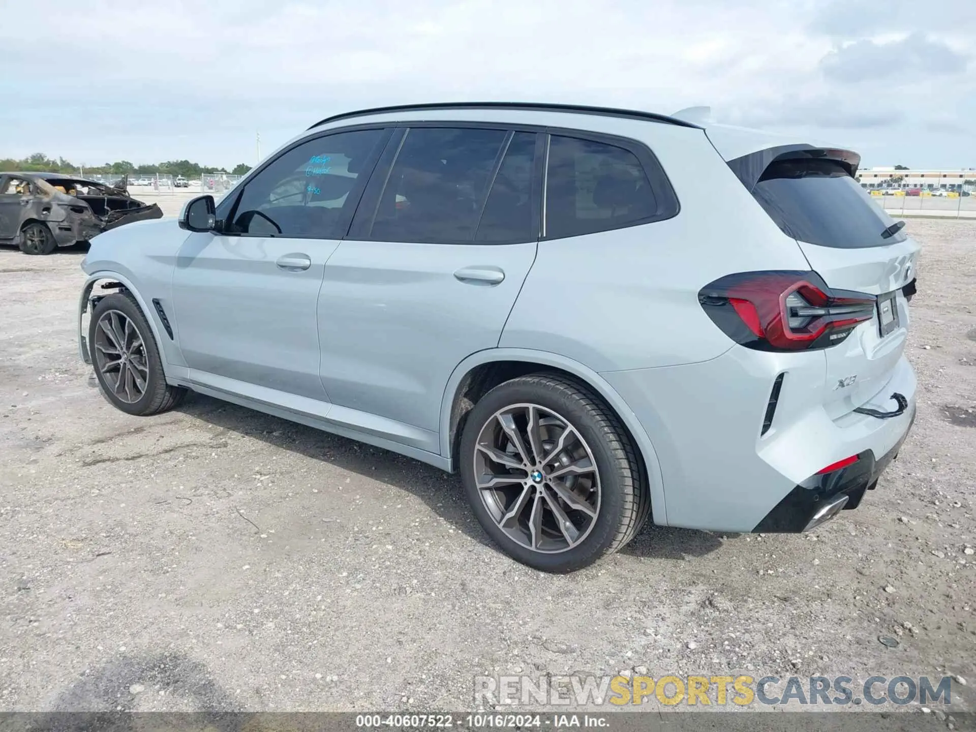 3 Photograph of a damaged car 5UX43DP08N9M11752 BMW X3 2022