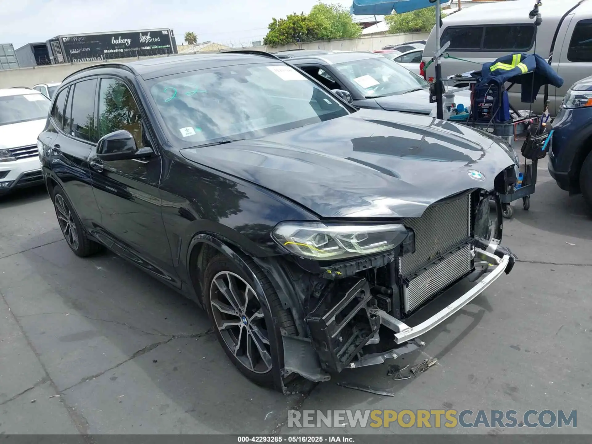 1 Photograph of a damaged car 5UX43DP0XN9J20248 BMW X3 2022