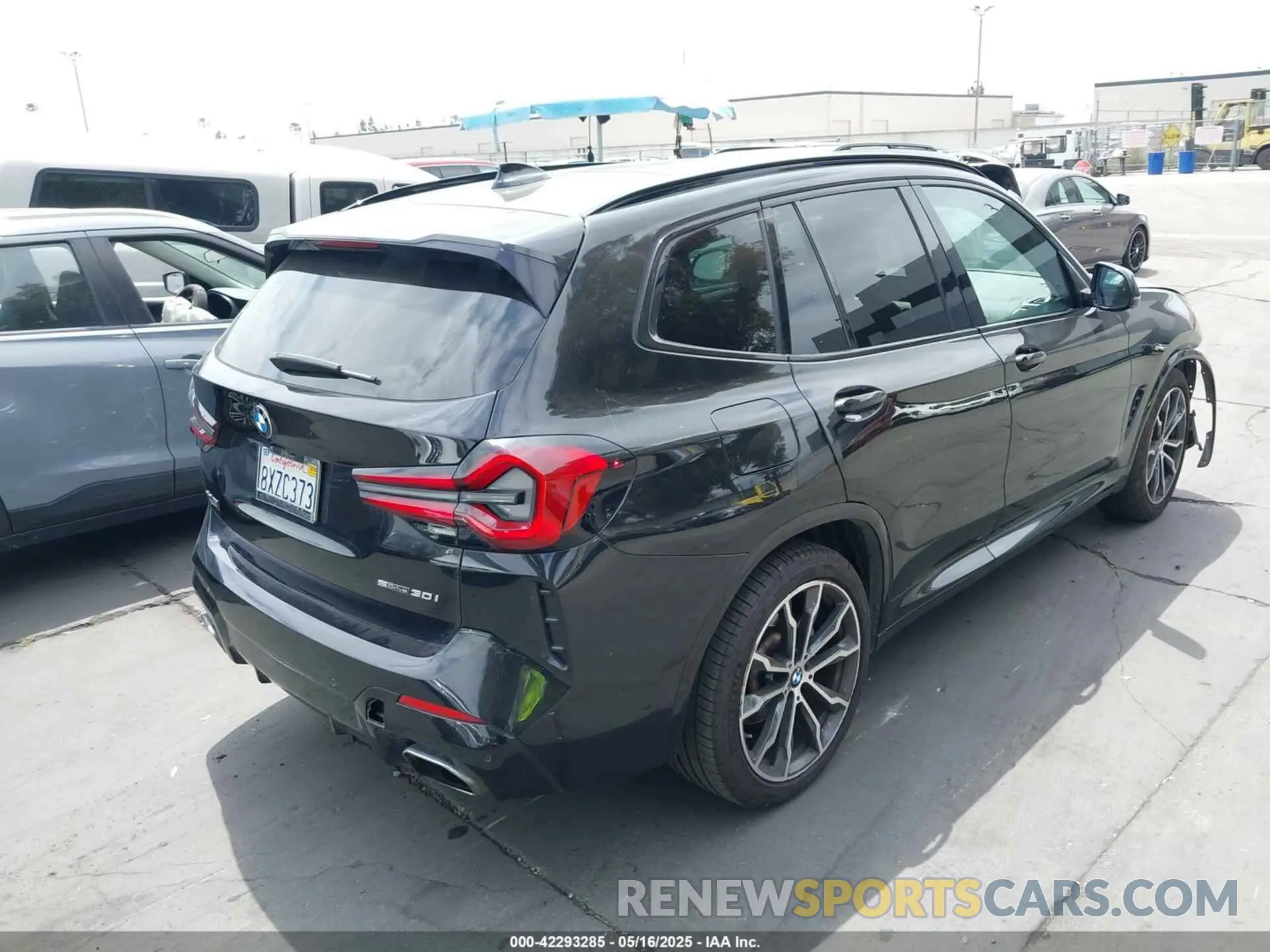 4 Photograph of a damaged car 5UX43DP0XN9J20248 BMW X3 2022