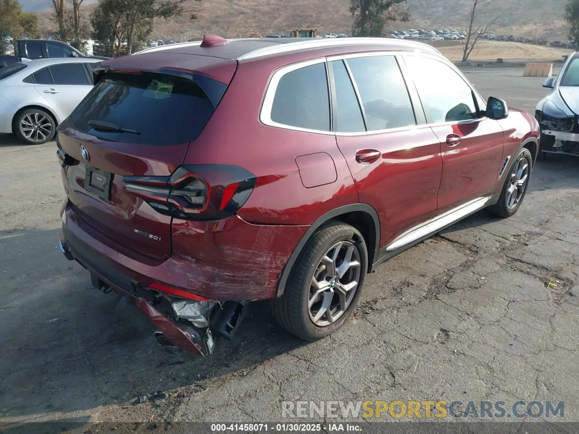4 Photograph of a damaged car 5UX43DP0XN9M20825 BMW X3 2022