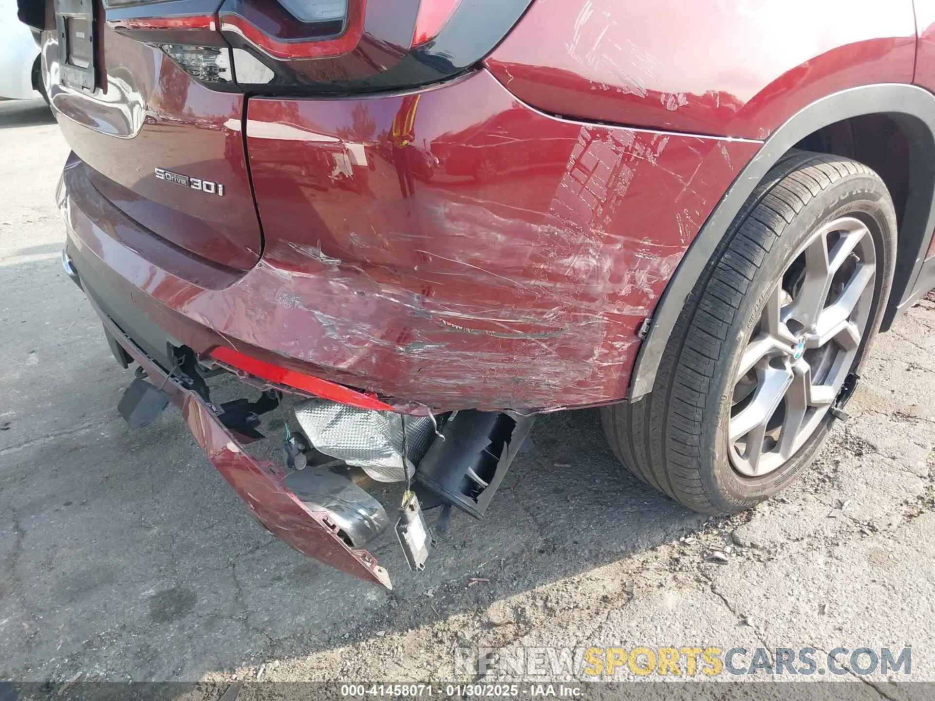6 Photograph of a damaged car 5UX43DP0XN9M20825 BMW X3 2022