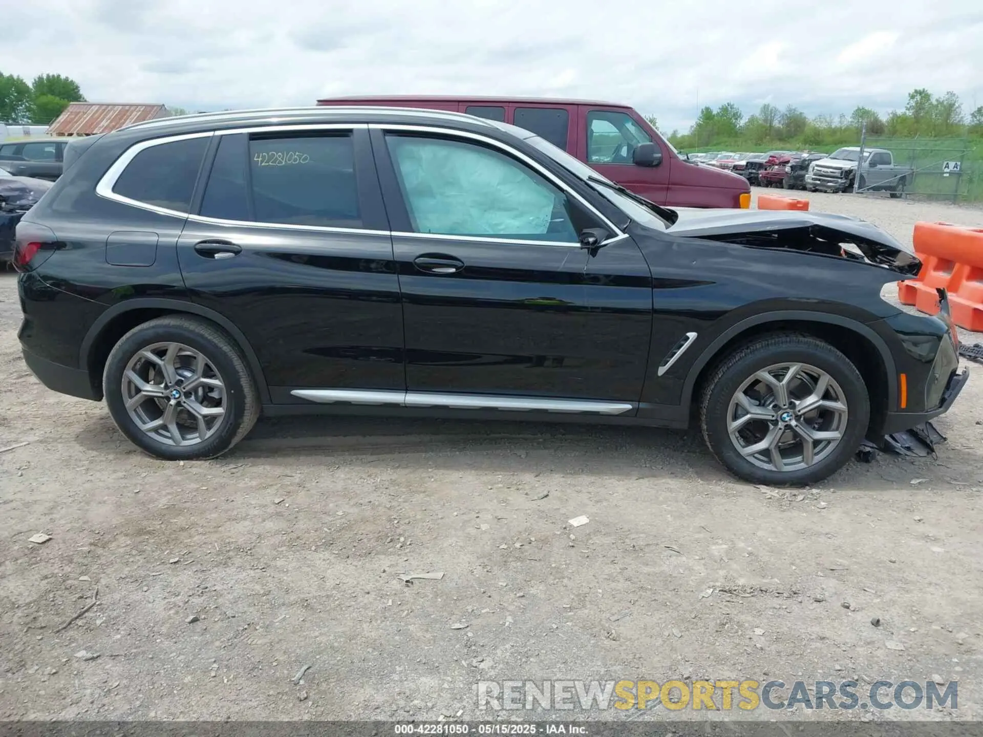 14 Photograph of a damaged car 5UX53DP00N9M80648 BMW X3 2022