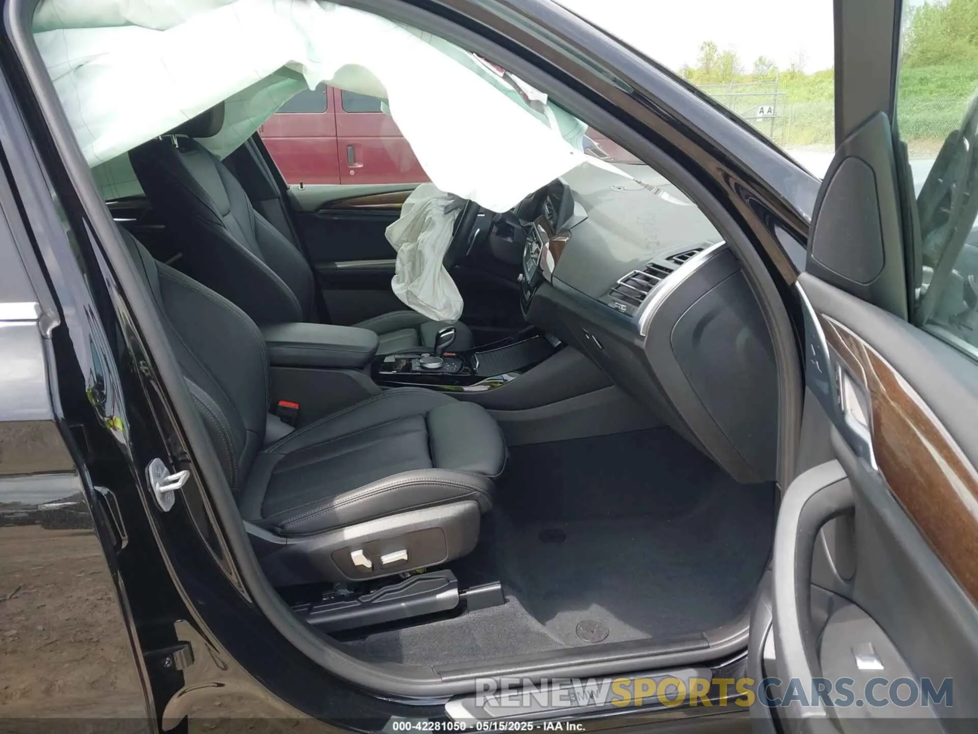 5 Photograph of a damaged car 5UX53DP00N9M80648 BMW X3 2022