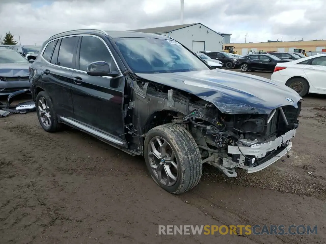 4 Photograph of a damaged car 5UX53DP01N9L98122 BMW X3 2022