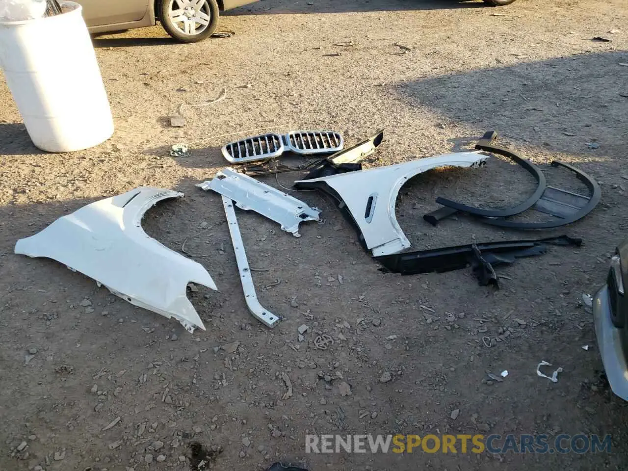 13 Photograph of a damaged car 5UX53DP01N9M29899 BMW X3 2022