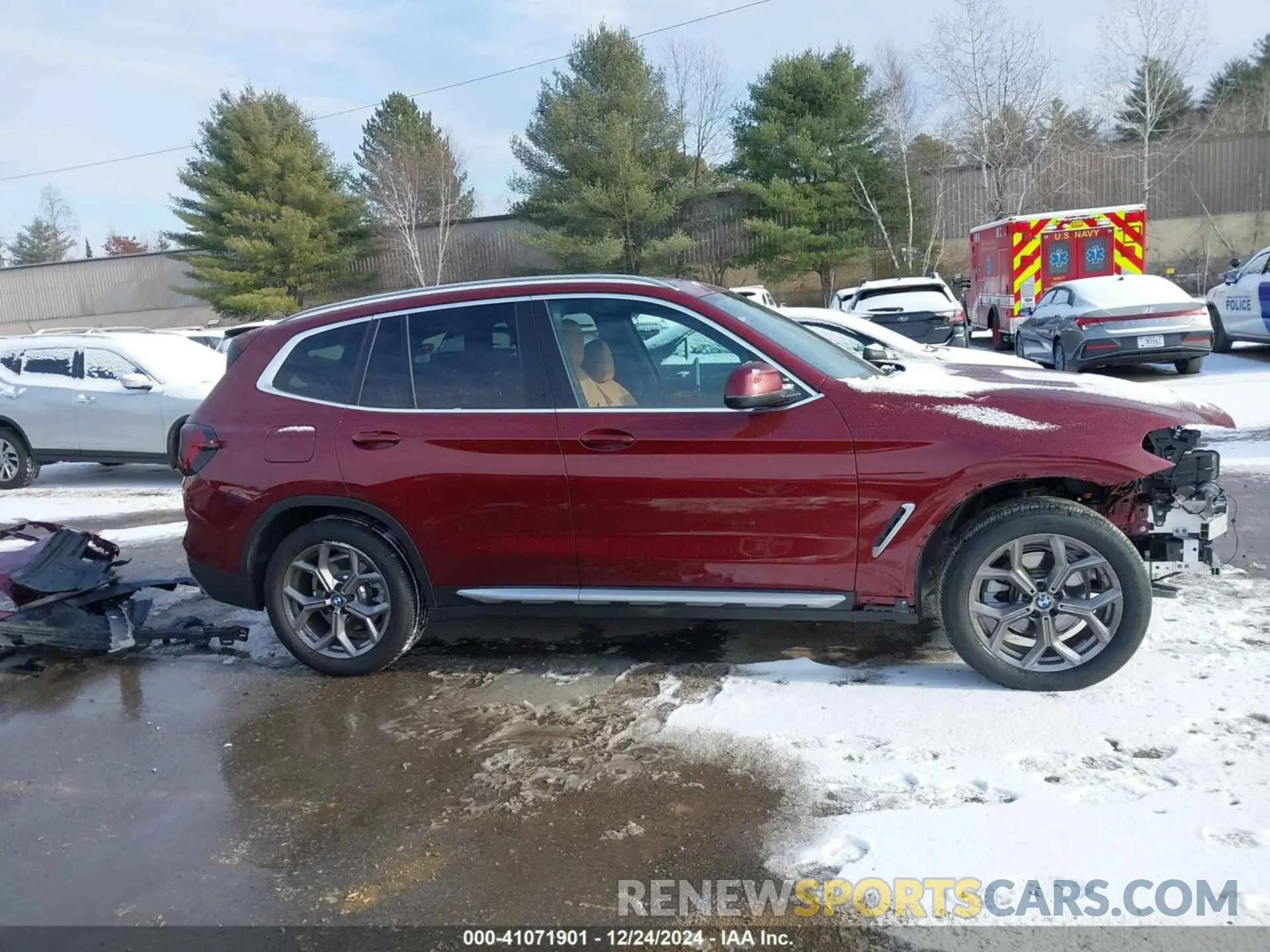 14 Photograph of a damaged car 5UX53DP01N9N10529 BMW X3 2022