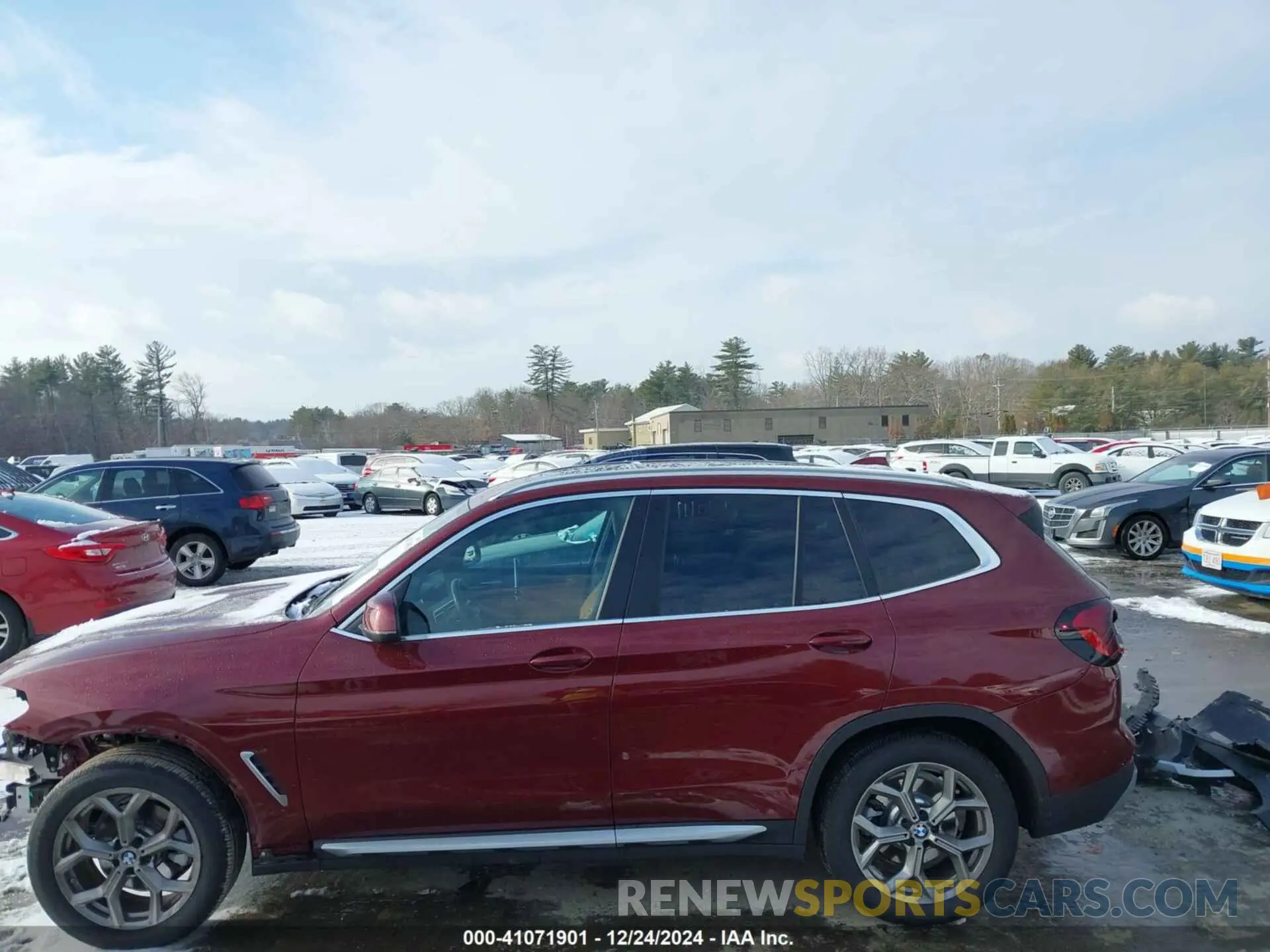 15 Photograph of a damaged car 5UX53DP01N9N10529 BMW X3 2022