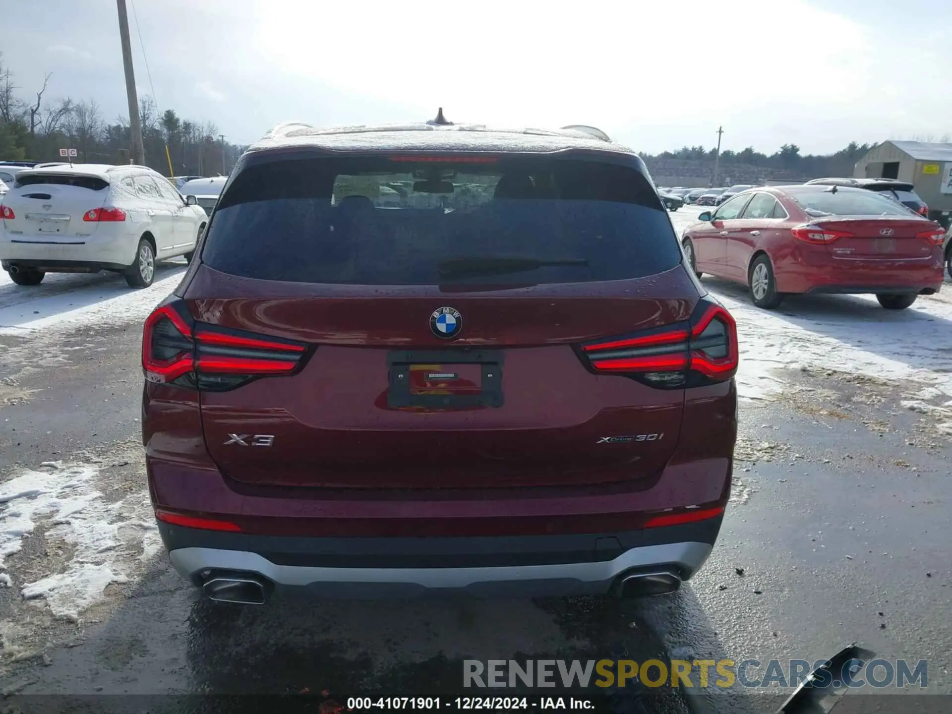 17 Photograph of a damaged car 5UX53DP01N9N10529 BMW X3 2022