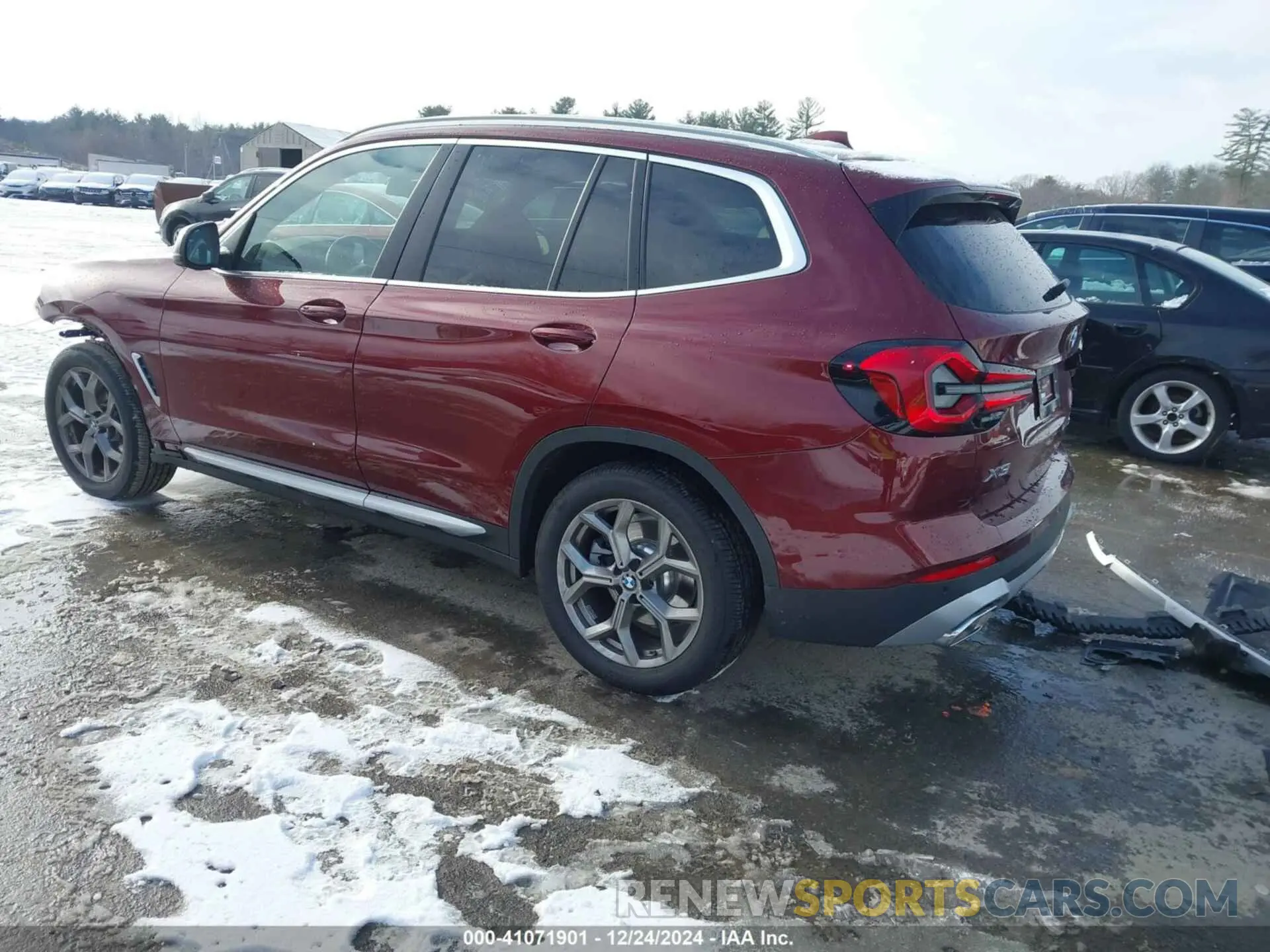 3 Photograph of a damaged car 5UX53DP01N9N10529 BMW X3 2022