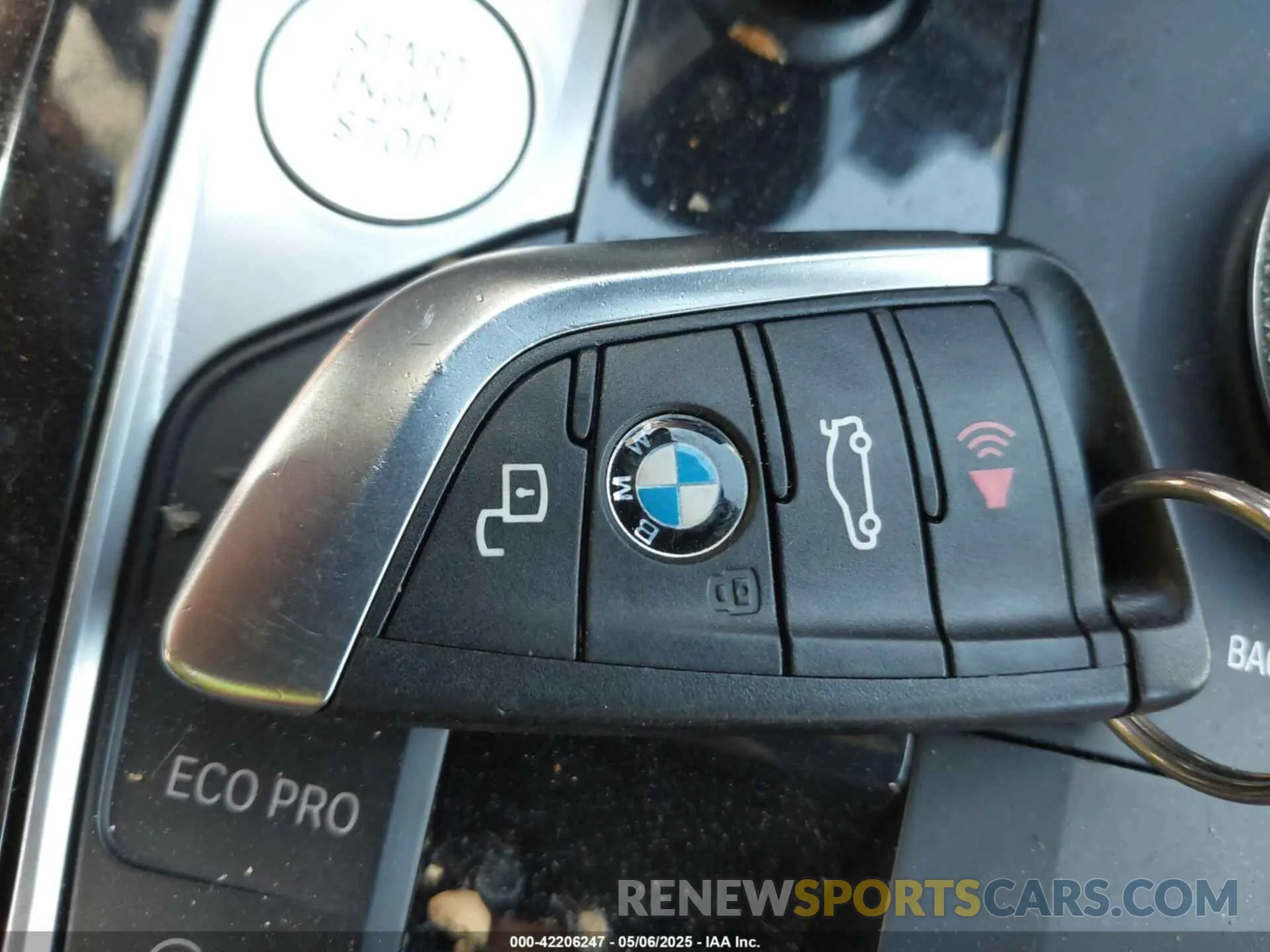 11 Photograph of a damaged car 5UX53DP01N9N40260 BMW X3 2022