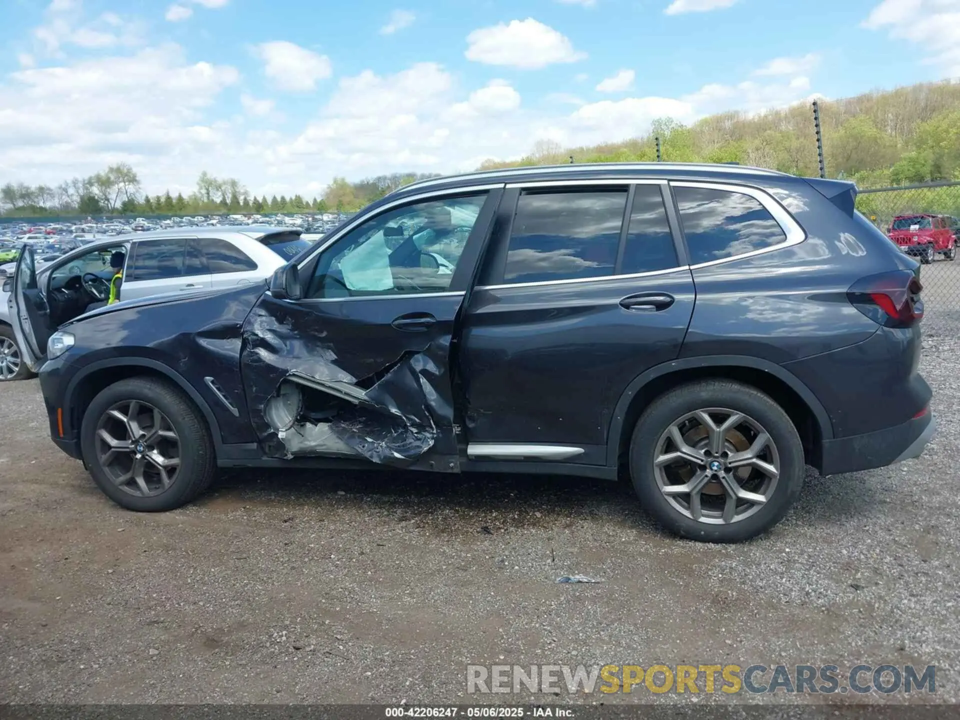 15 Photograph of a damaged car 5UX53DP01N9N40260 BMW X3 2022