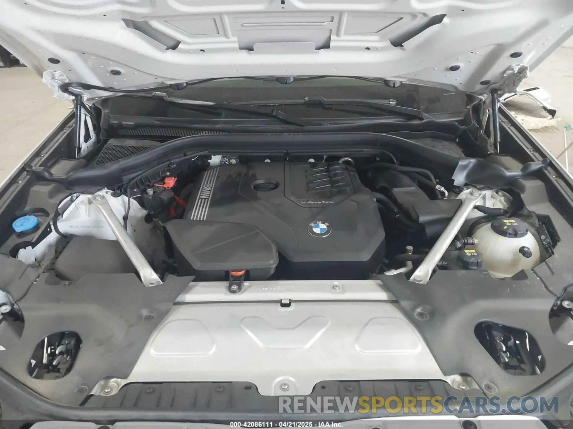 10 Photograph of a damaged car 5UX53DP02N9K40520 BMW X3 2022