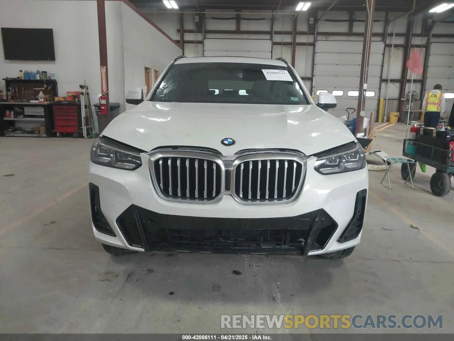13 Photograph of a damaged car 5UX53DP02N9K40520 BMW X3 2022