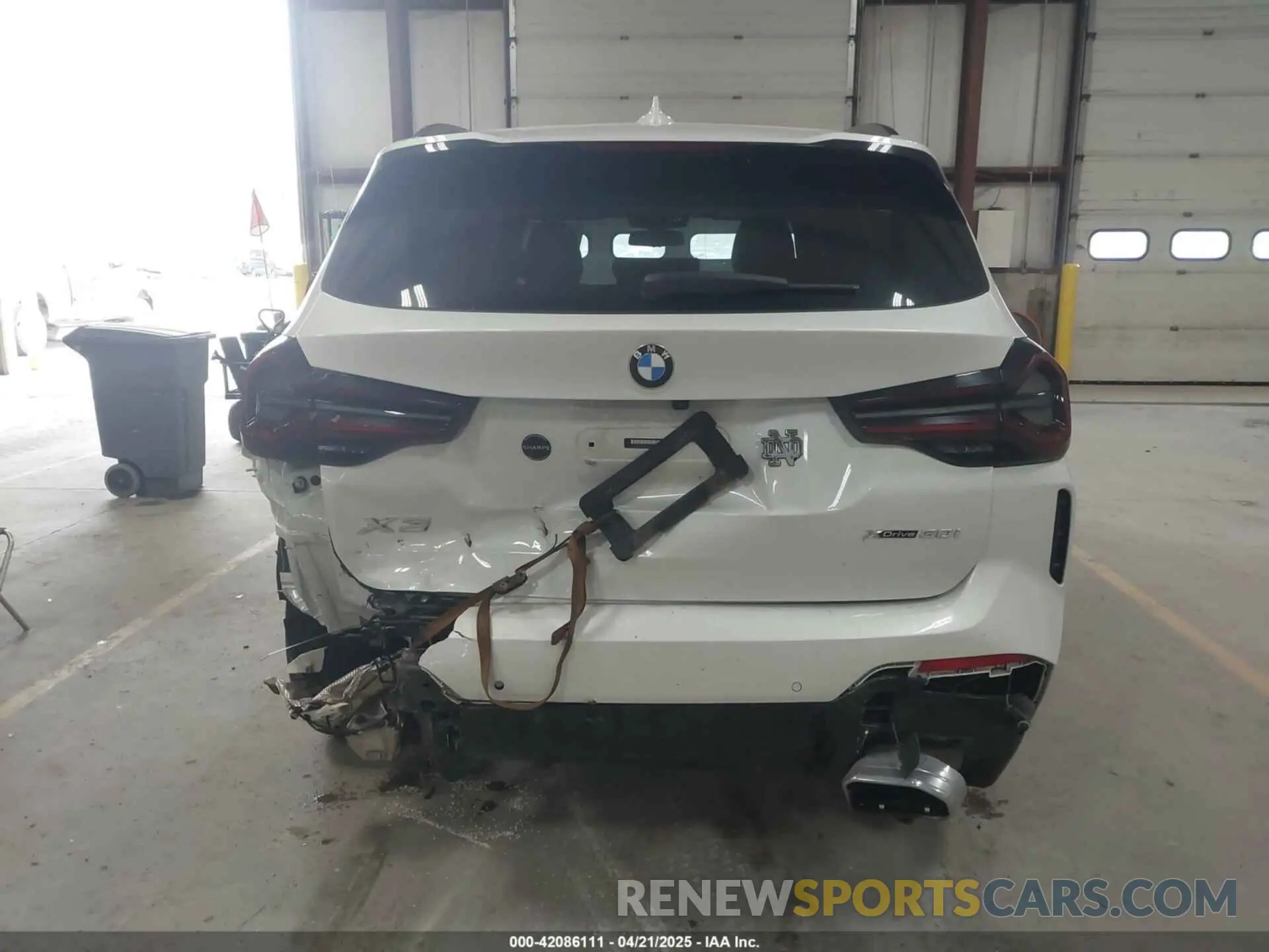 17 Photograph of a damaged car 5UX53DP02N9K40520 BMW X3 2022