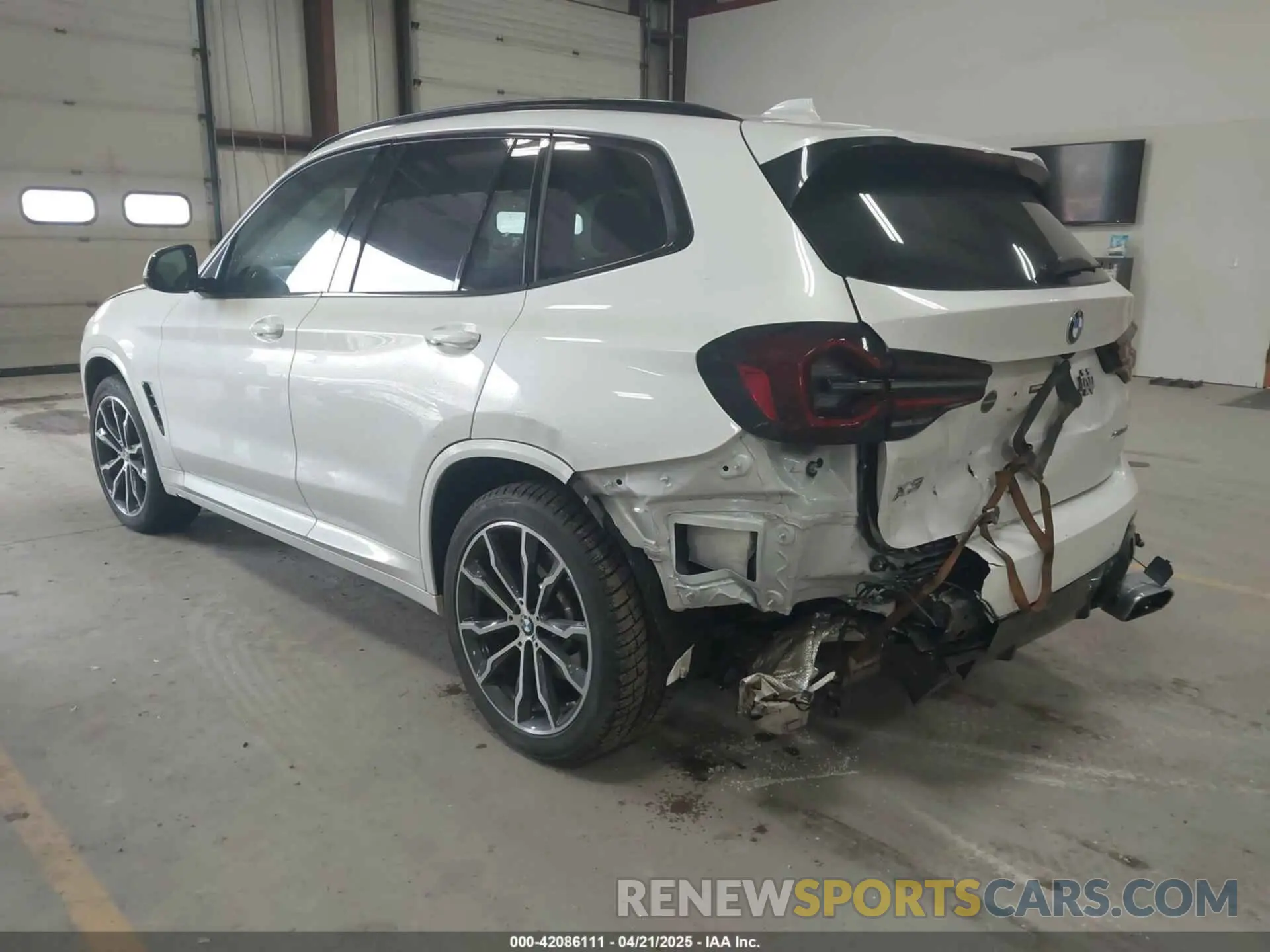 3 Photograph of a damaged car 5UX53DP02N9K40520 BMW X3 2022