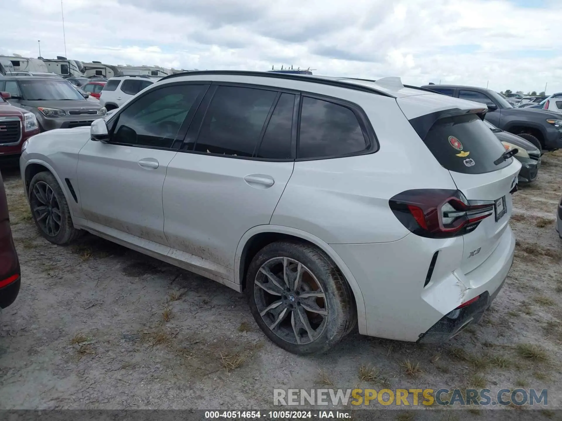 3 Photograph of a damaged car 5UX53DP04N9K84714 BMW X3 2022