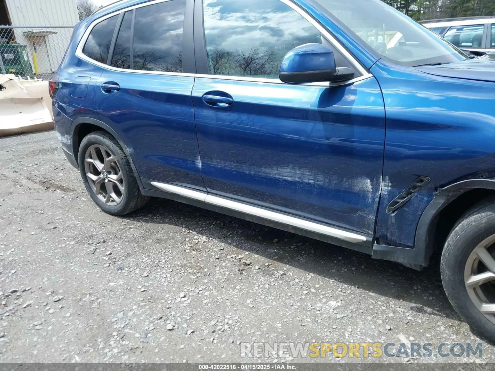 17 Photograph of a damaged car 5UX53DP04N9M16967 BMW X3 2022