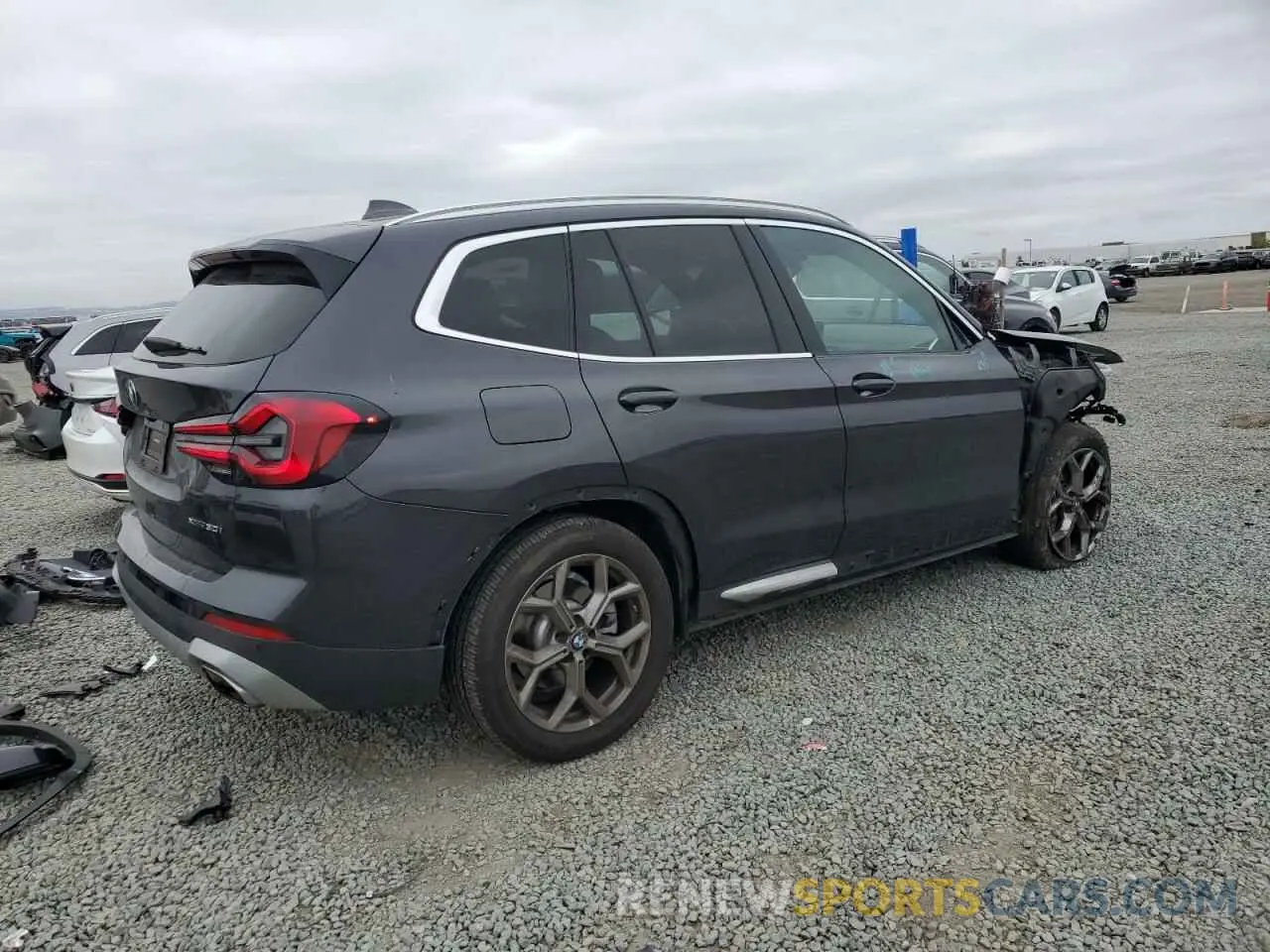 3 Photograph of a damaged car 5UX53DP06N9K76422 BMW X3 2022