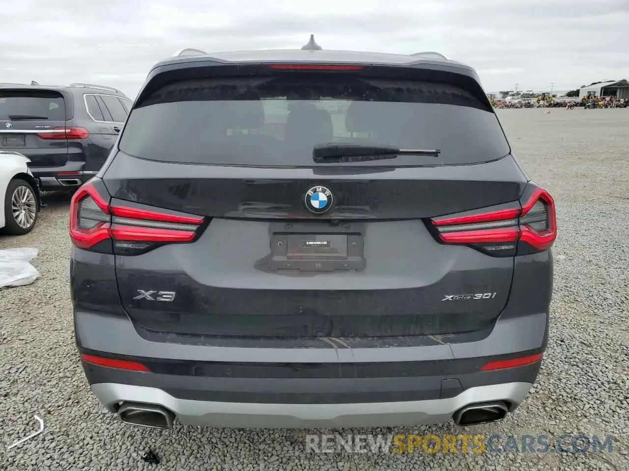 6 Photograph of a damaged car 5UX53DP06N9K76422 BMW X3 2022