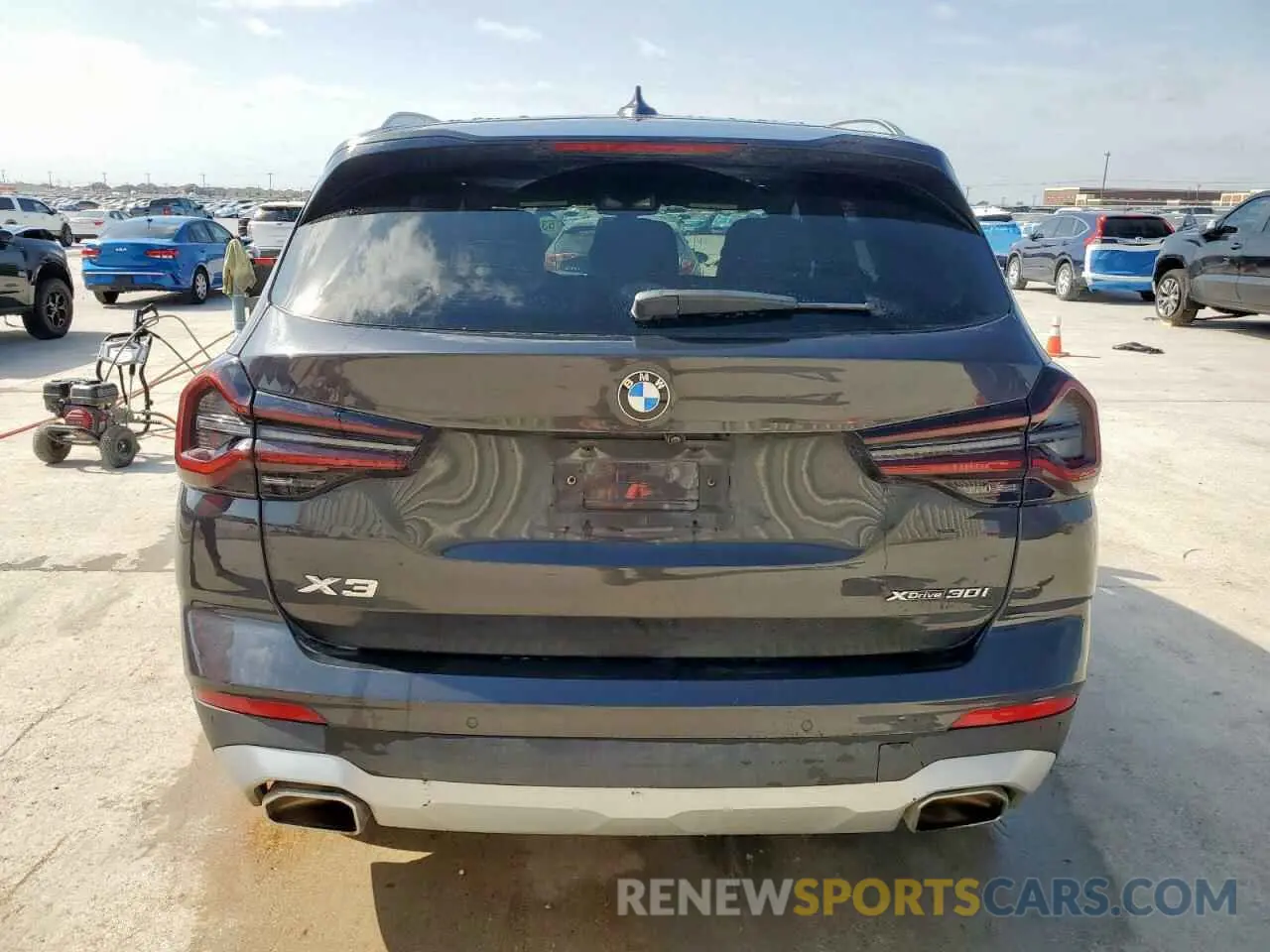 6 Photograph of a damaged car 5UX53DP06N9K99974 BMW X3 2022