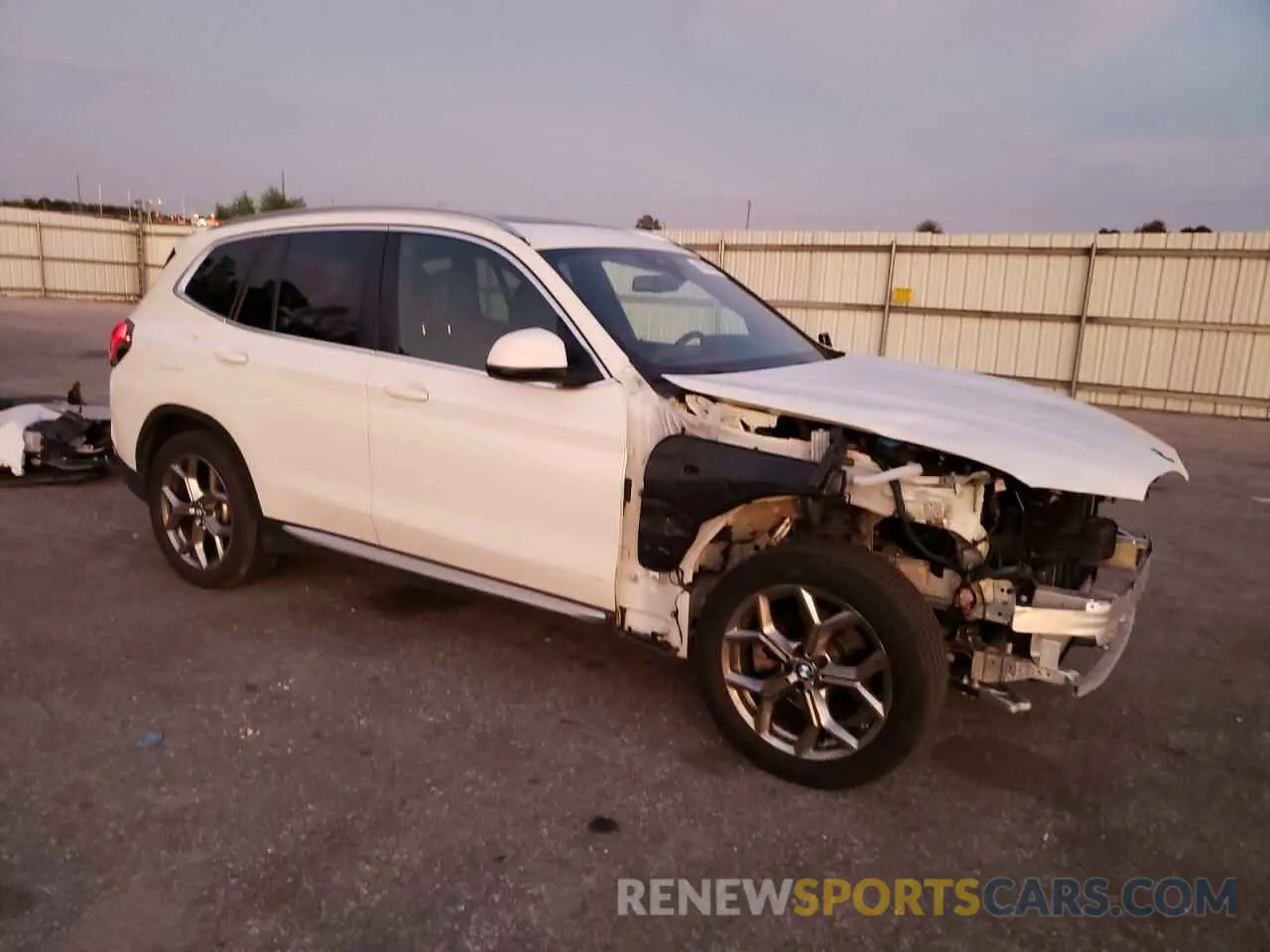 4 Photograph of a damaged car 5UX53DP06N9N05133 BMW X3 2022