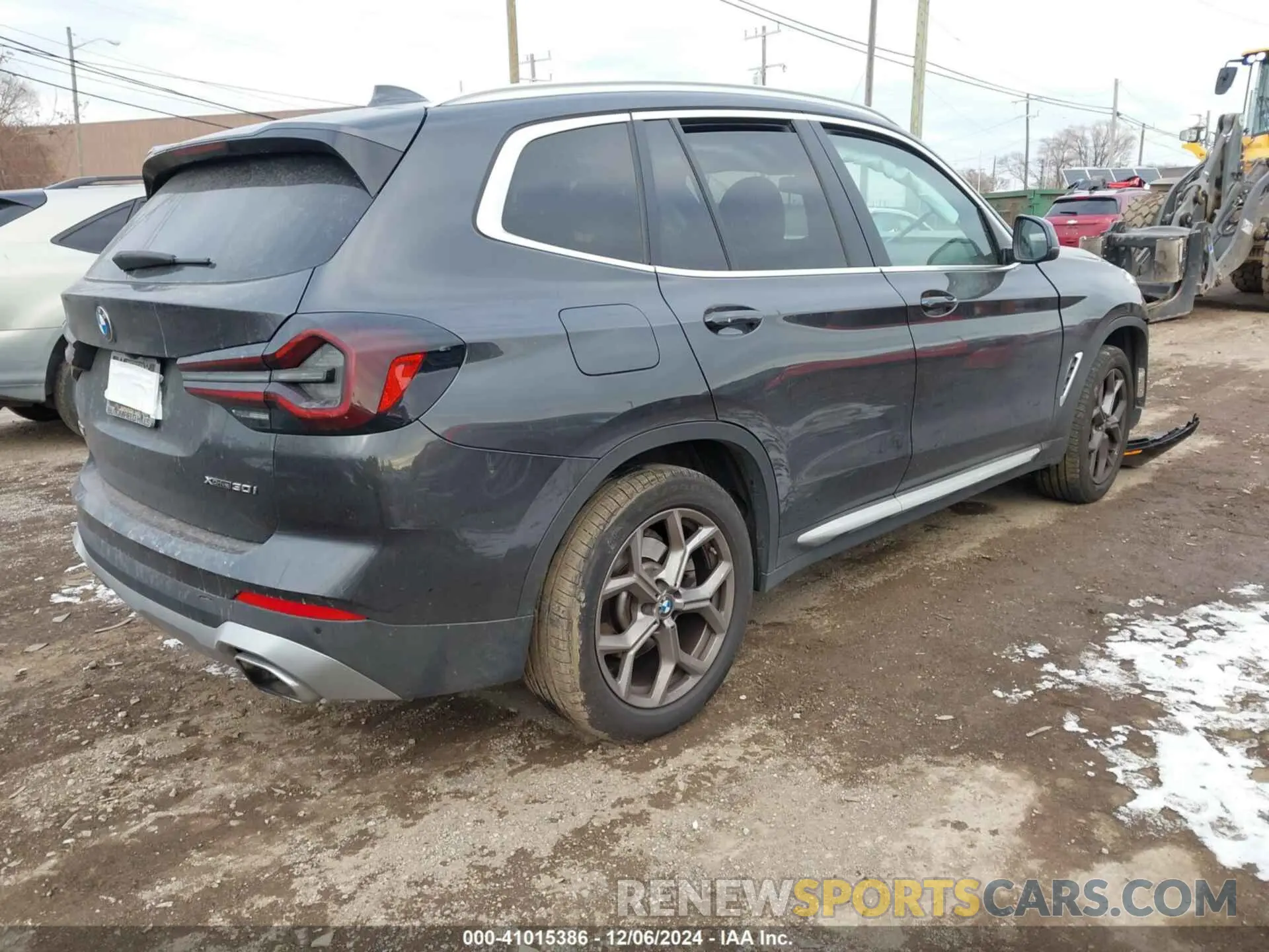 4 Photograph of a damaged car 5UX53DP07N9M14954 BMW X3 2022