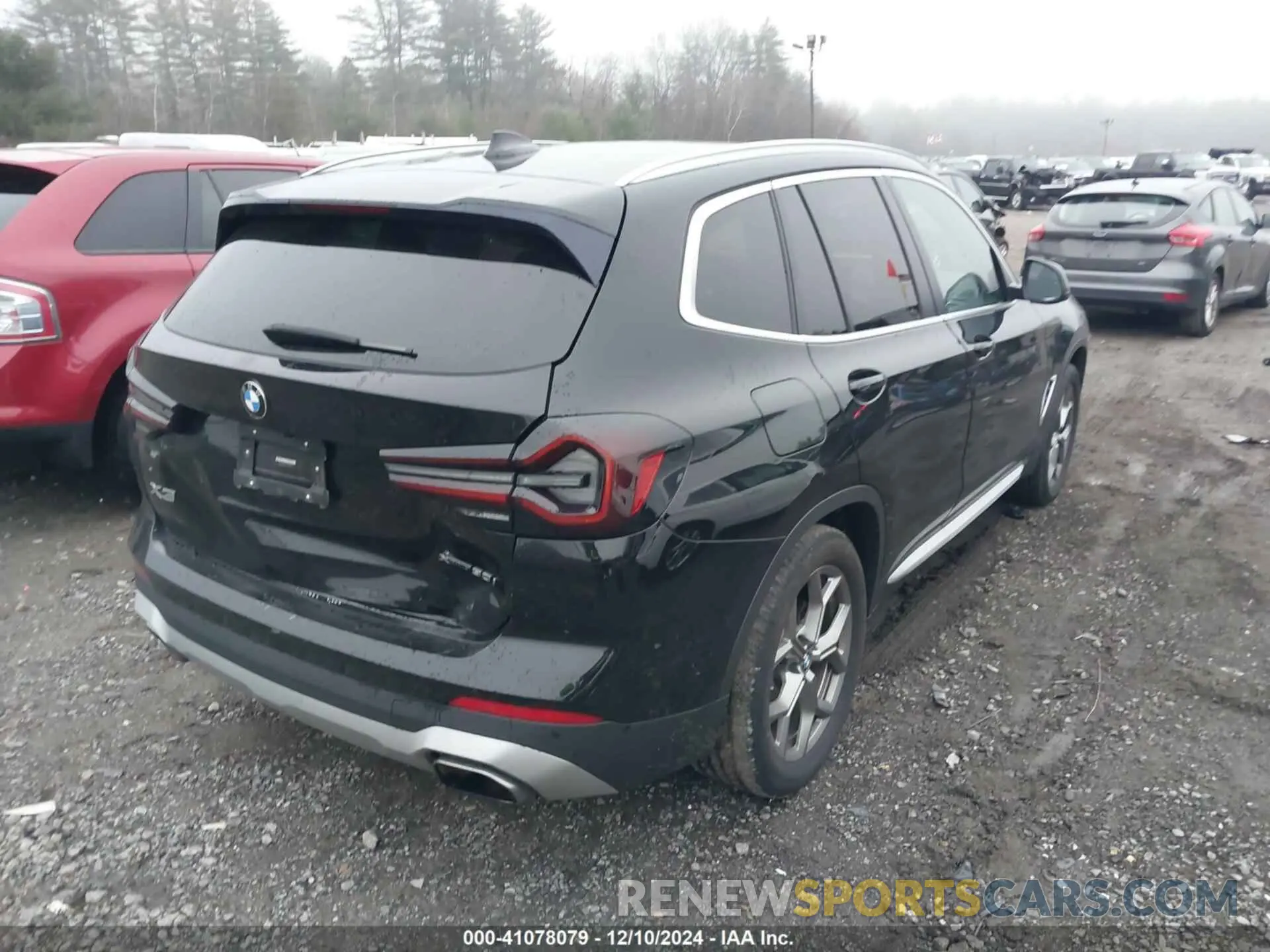 4 Photograph of a damaged car 5UX53DP0XN9L59626 BMW X3 2022
