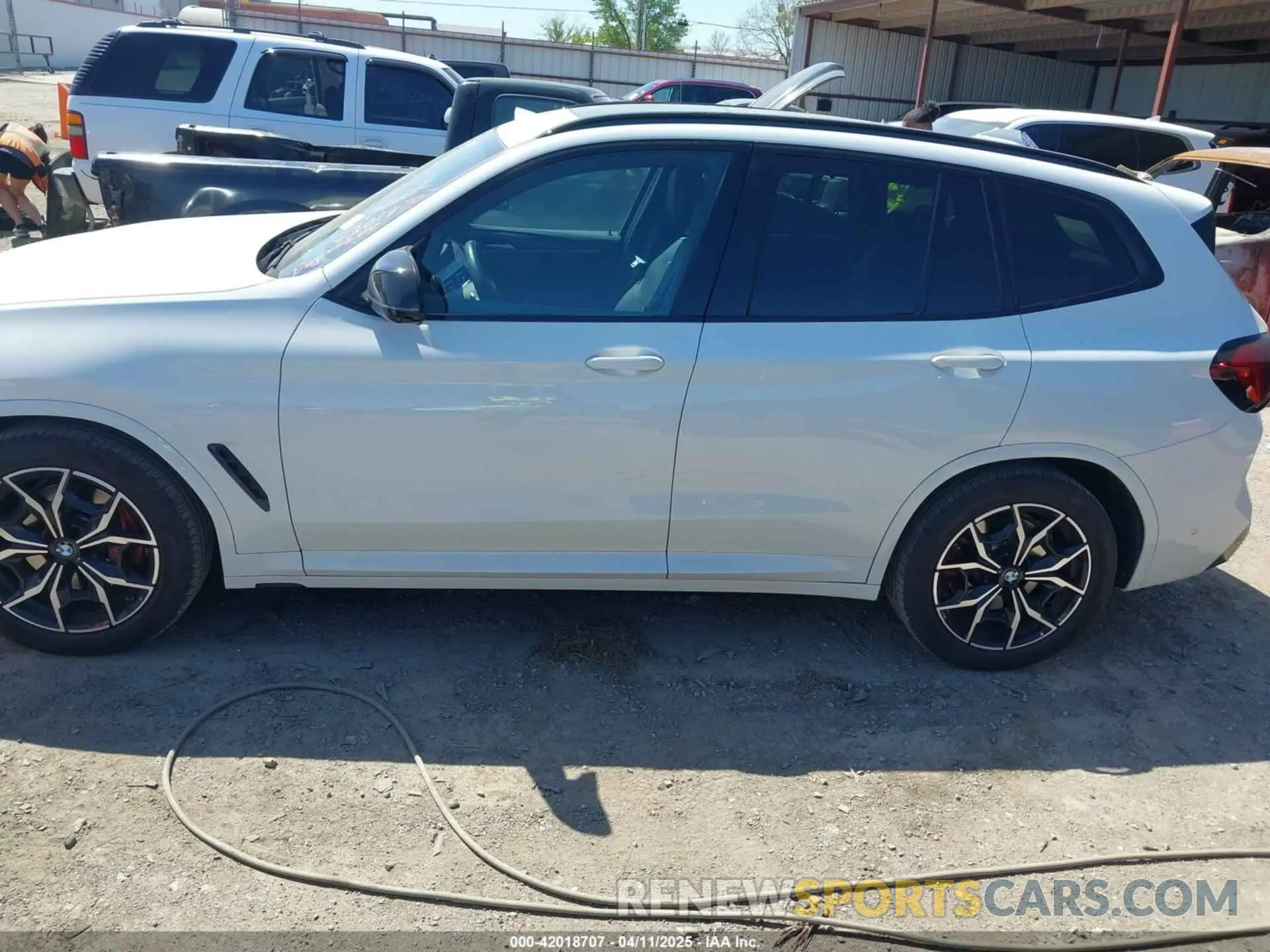 15 Photograph of a damaged car 5UX83DP06N9K87661 BMW X3 2022