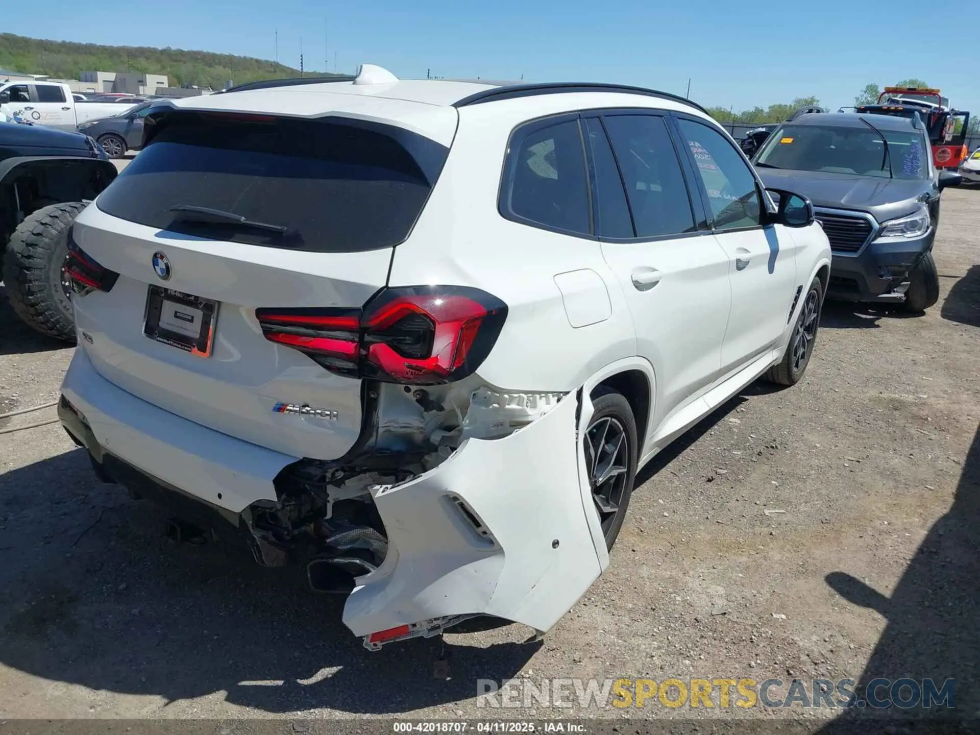 18 Photograph of a damaged car 5UX83DP06N9K87661 BMW X3 2022