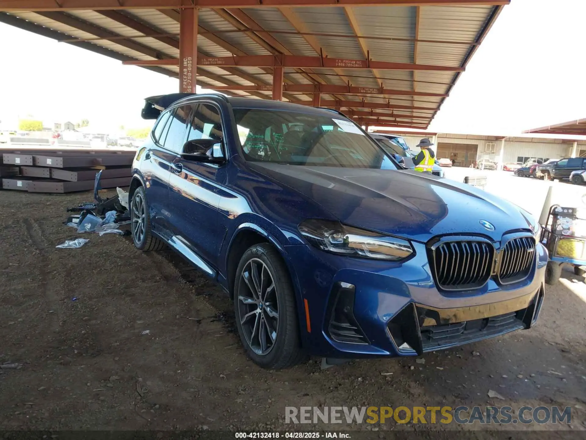 1 Photograph of a damaged car 5UX83DP07N9N22701 BMW X3 2022