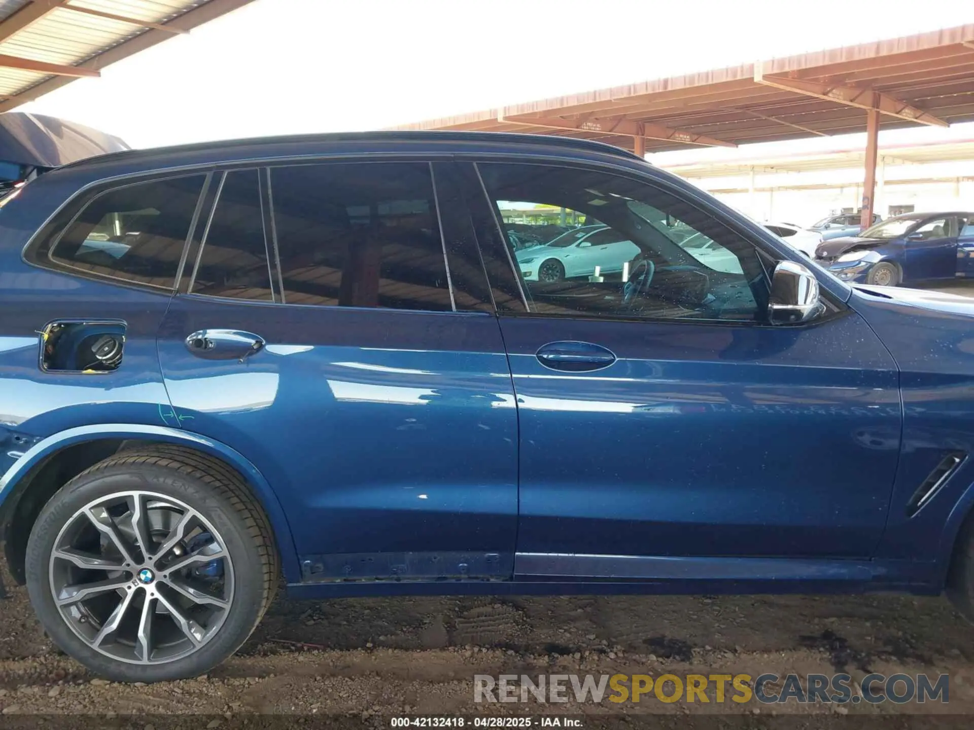 14 Photograph of a damaged car 5UX83DP07N9N22701 BMW X3 2022