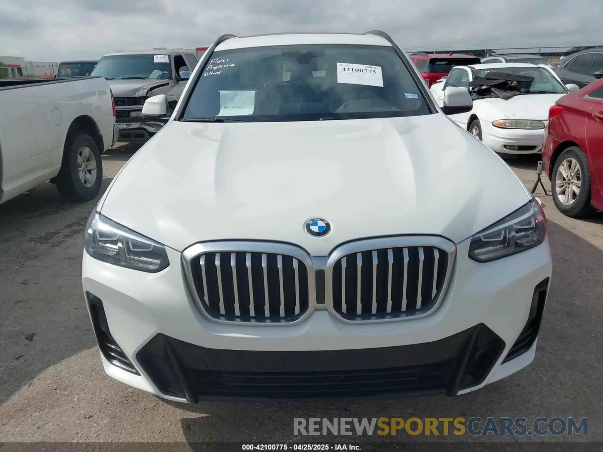 13 Фотография поврежденного автомобиля WBX47DP04NN146263 BMW X3 2022