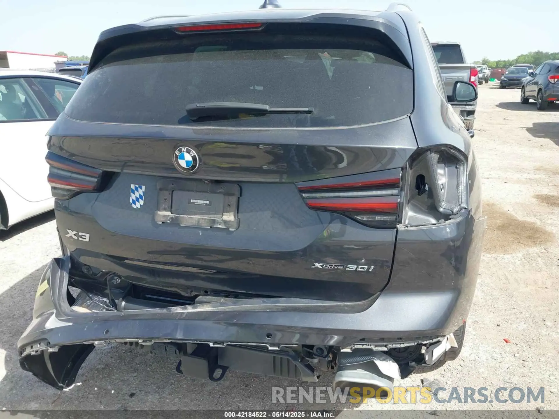 18 Photograph of a damaged car WBX57DP09NN168196 BMW X3 2022
