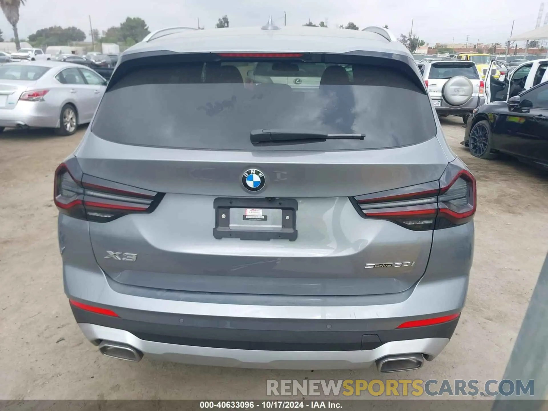 17 Photograph of a damaged car 5UX43DP00P9R83451 BMW X3 2023