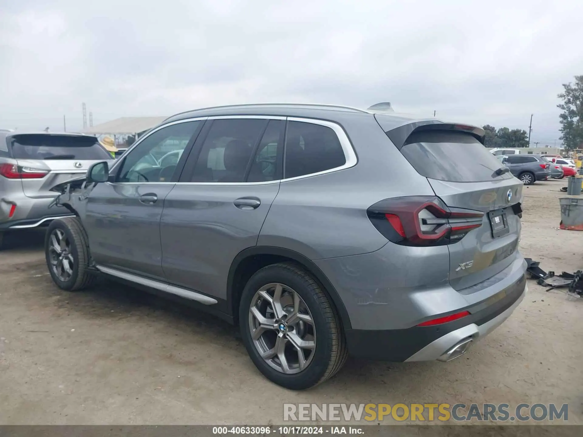 3 Photograph of a damaged car 5UX43DP00P9R83451 BMW X3 2023