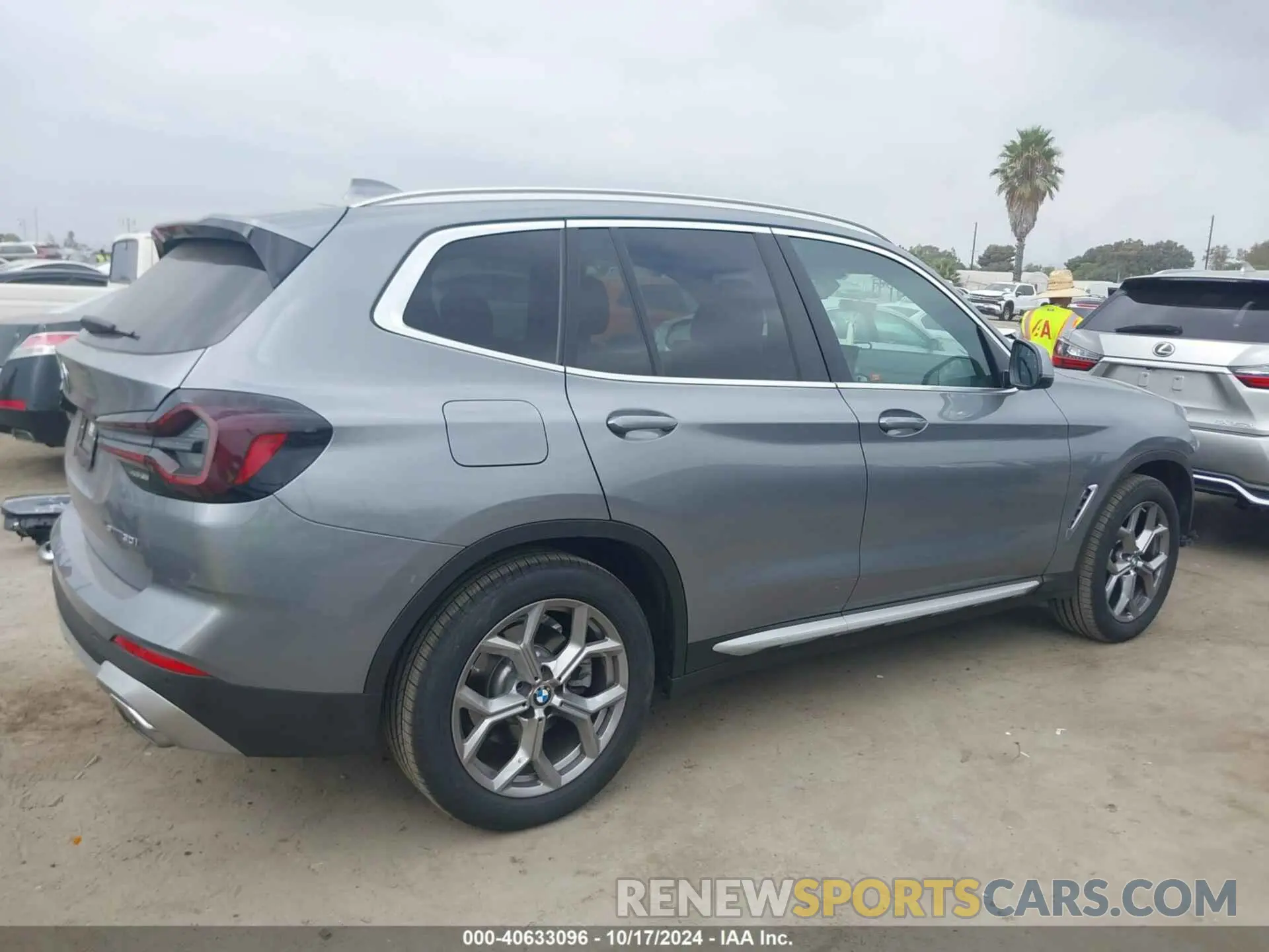 4 Photograph of a damaged car 5UX43DP00P9R83451 BMW X3 2023