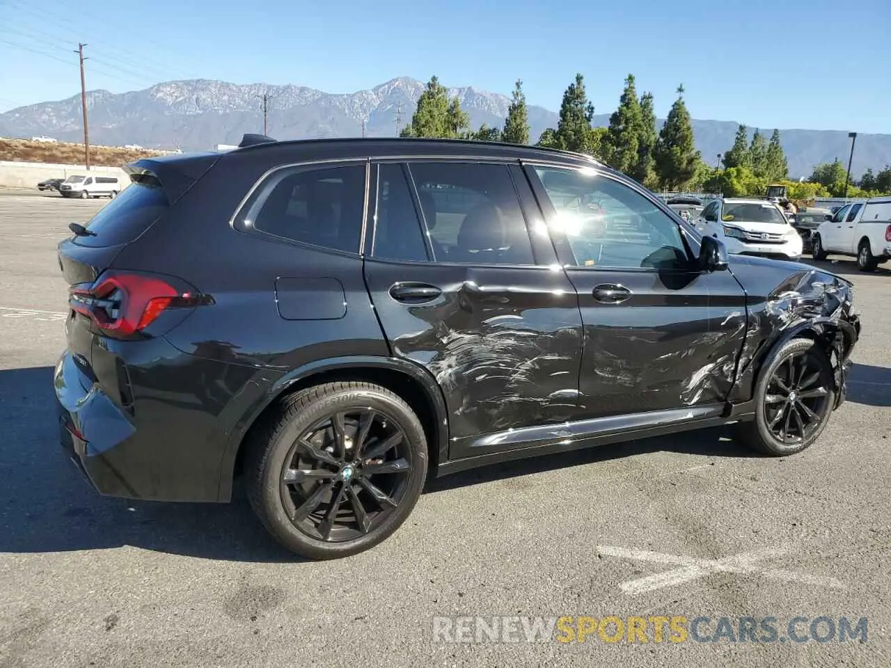 3 Photograph of a damaged car 5UX43DP00P9T36578 BMW X3 2023
