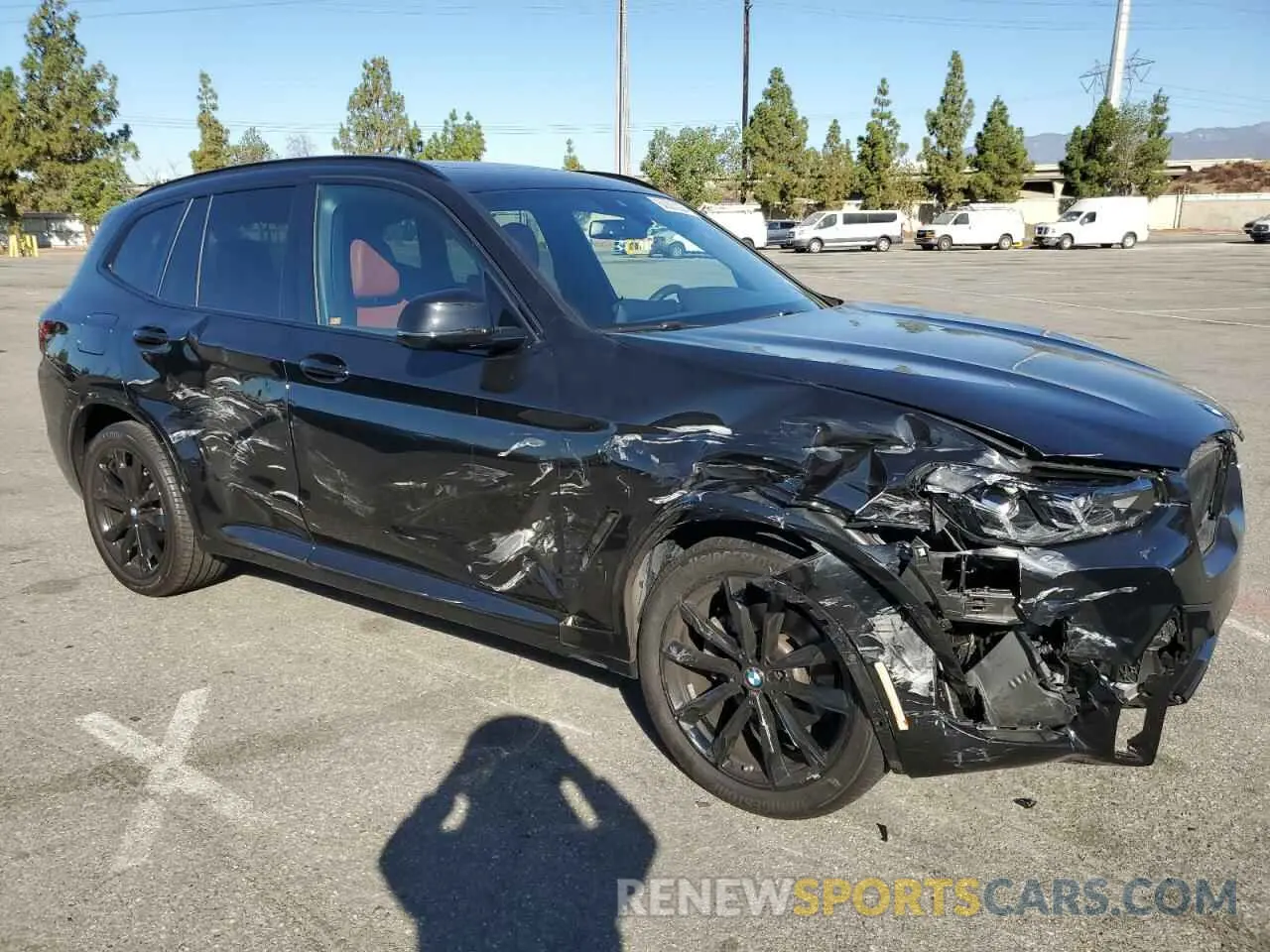 4 Photograph of a damaged car 5UX43DP00P9T36578 BMW X3 2023