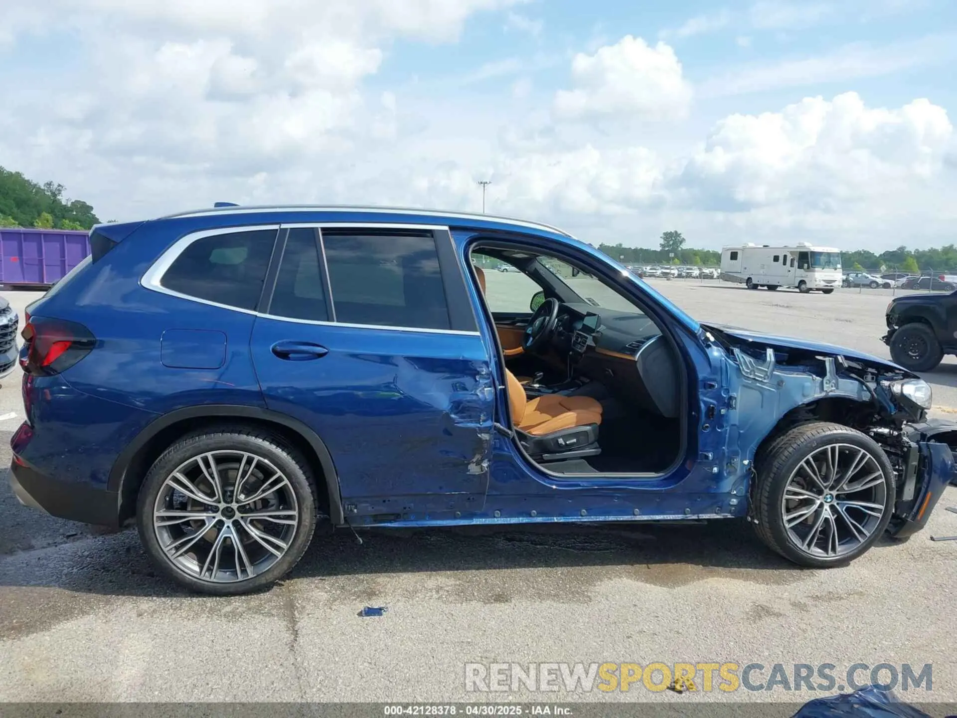 14 Photograph of a damaged car 5UX43DP02P9R13353 BMW X3 2023