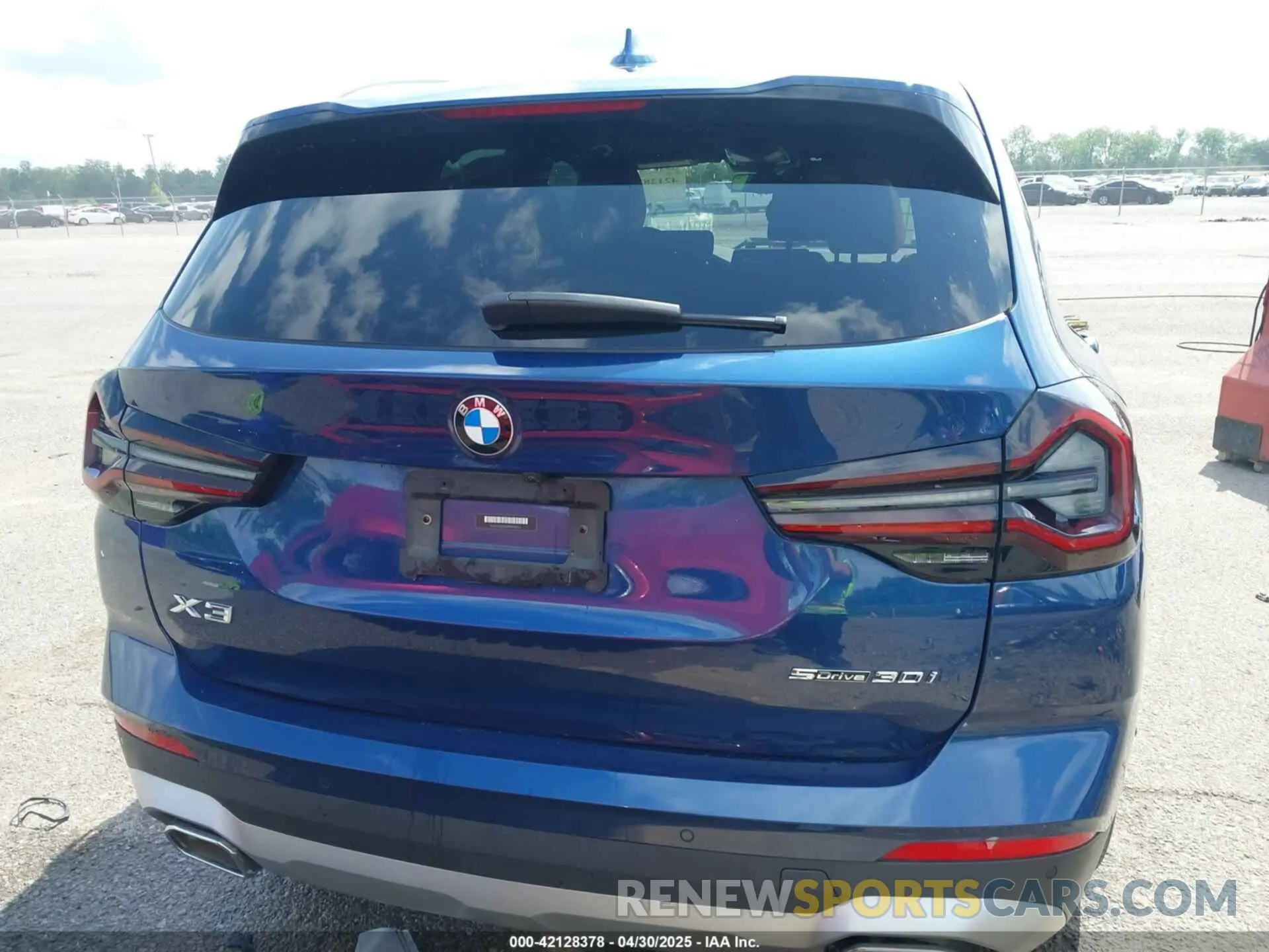 17 Photograph of a damaged car 5UX43DP02P9R13353 BMW X3 2023