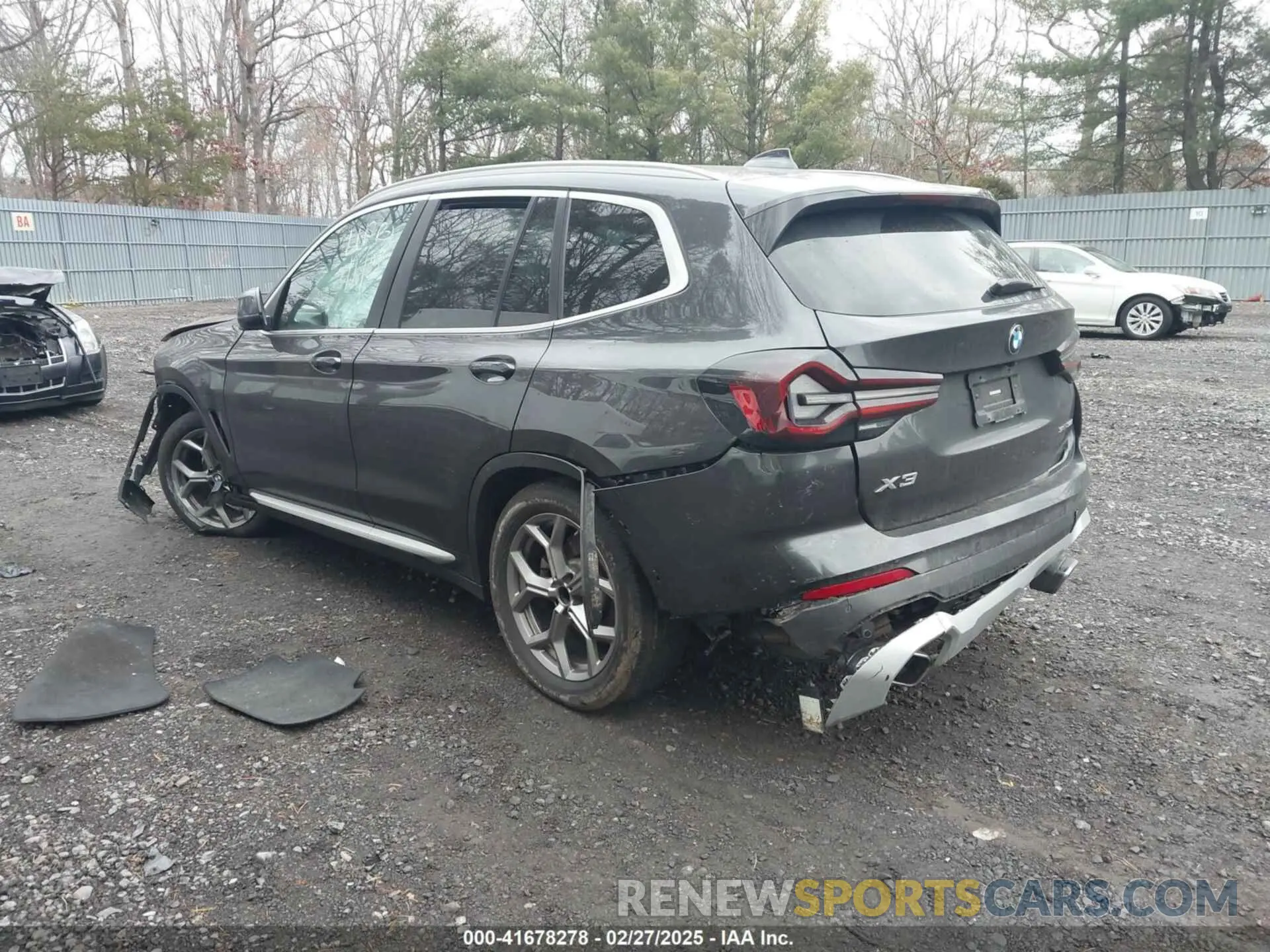 3 Photograph of a damaged car 5UX43DP04P9R23348 BMW X3 2023