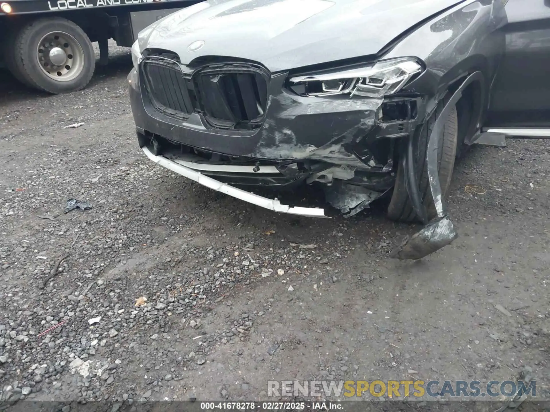6 Photograph of a damaged car 5UX43DP04P9R23348 BMW X3 2023