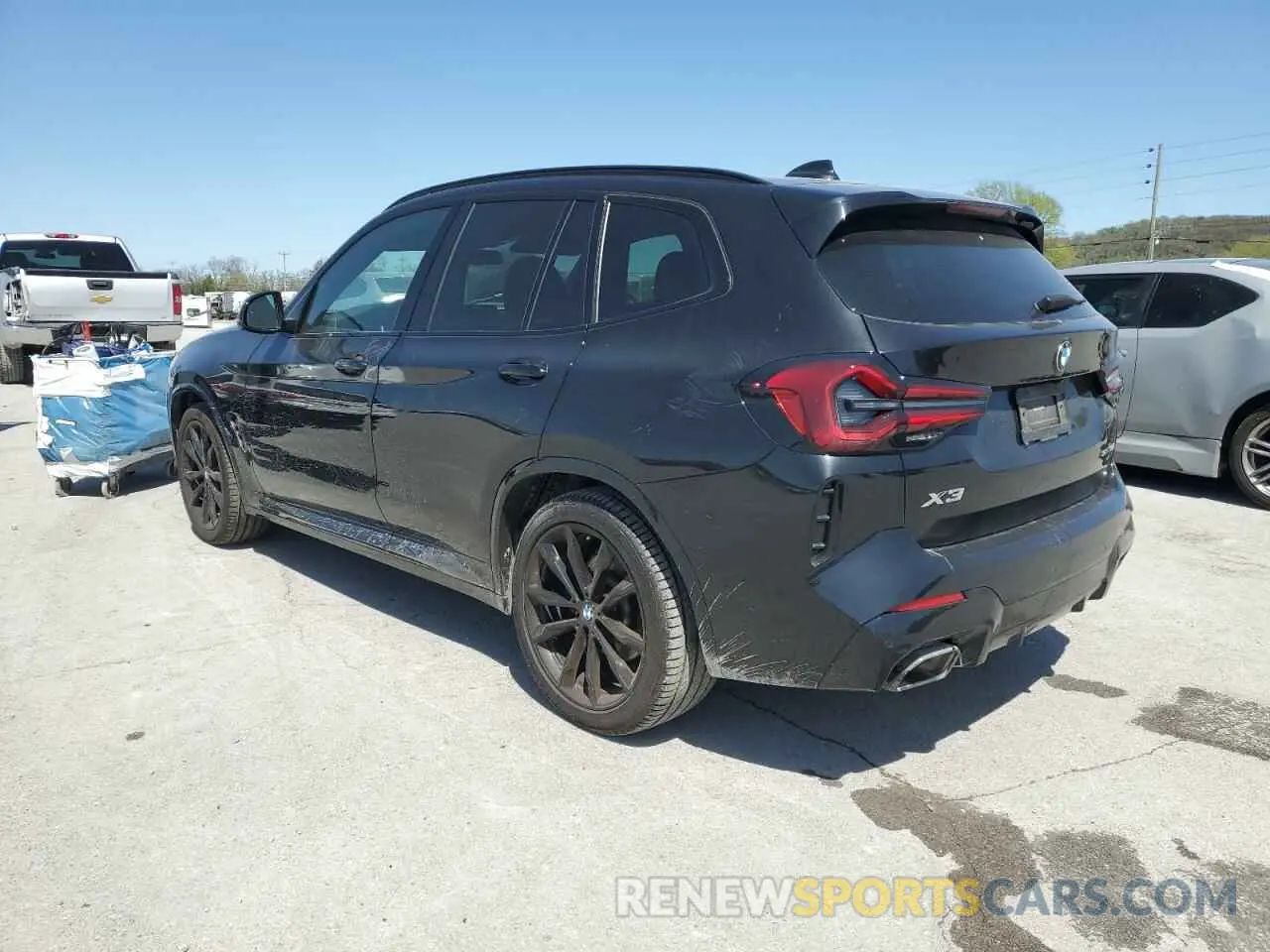 2 Photograph of a damaged car 5UX43DP05P9P87523 BMW X3 2023