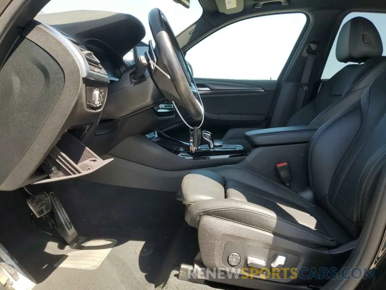 7 Photograph of a damaged car 5UX43DP05P9P87523 BMW X3 2023