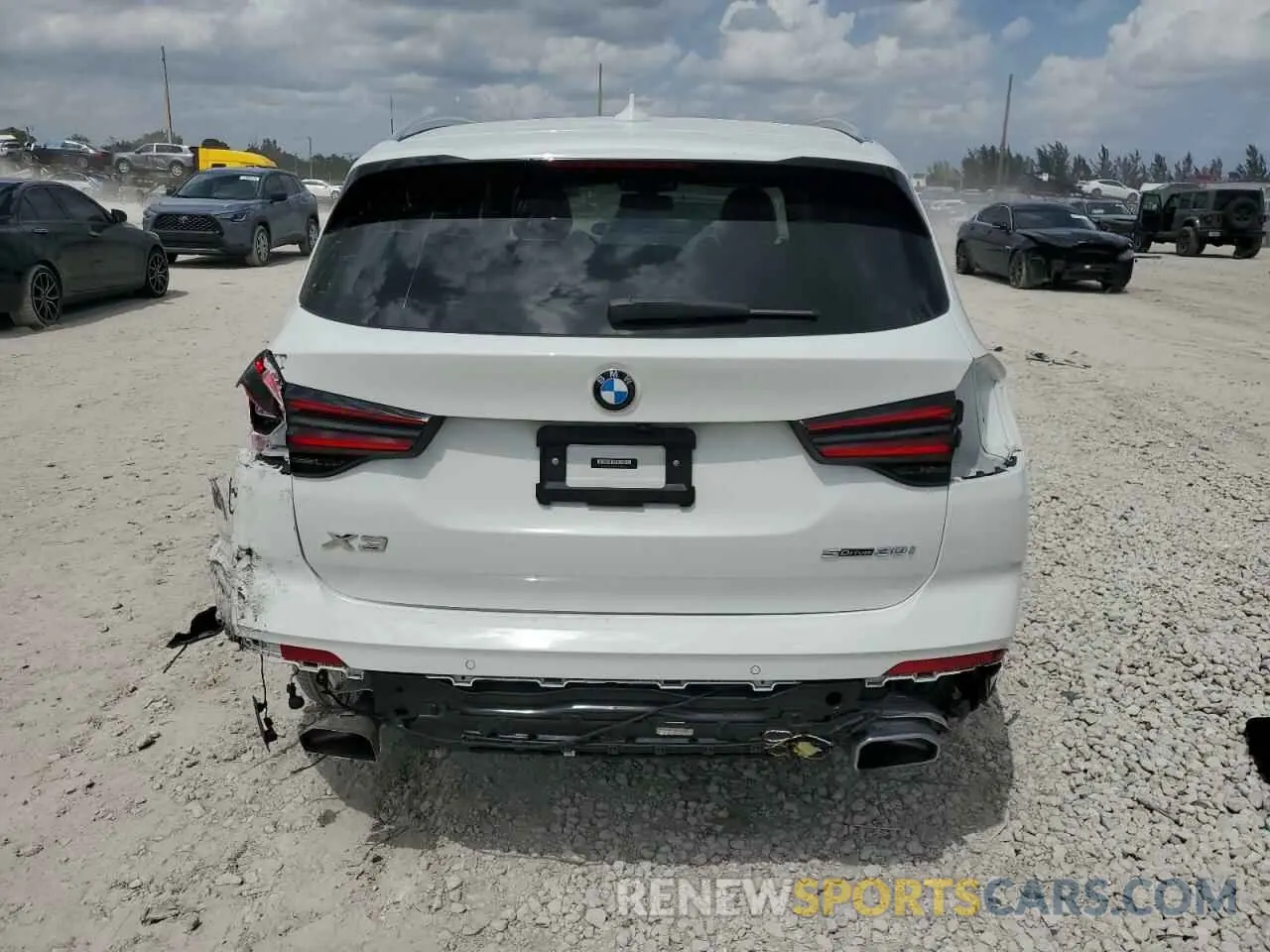 6 Photograph of a damaged car 5UX43DP06P9T04654 BMW X3 2023